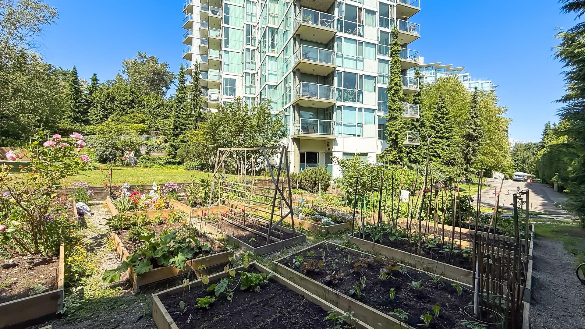 2733 Chandlery Place #206, Vancouver, BC V5S 4V3