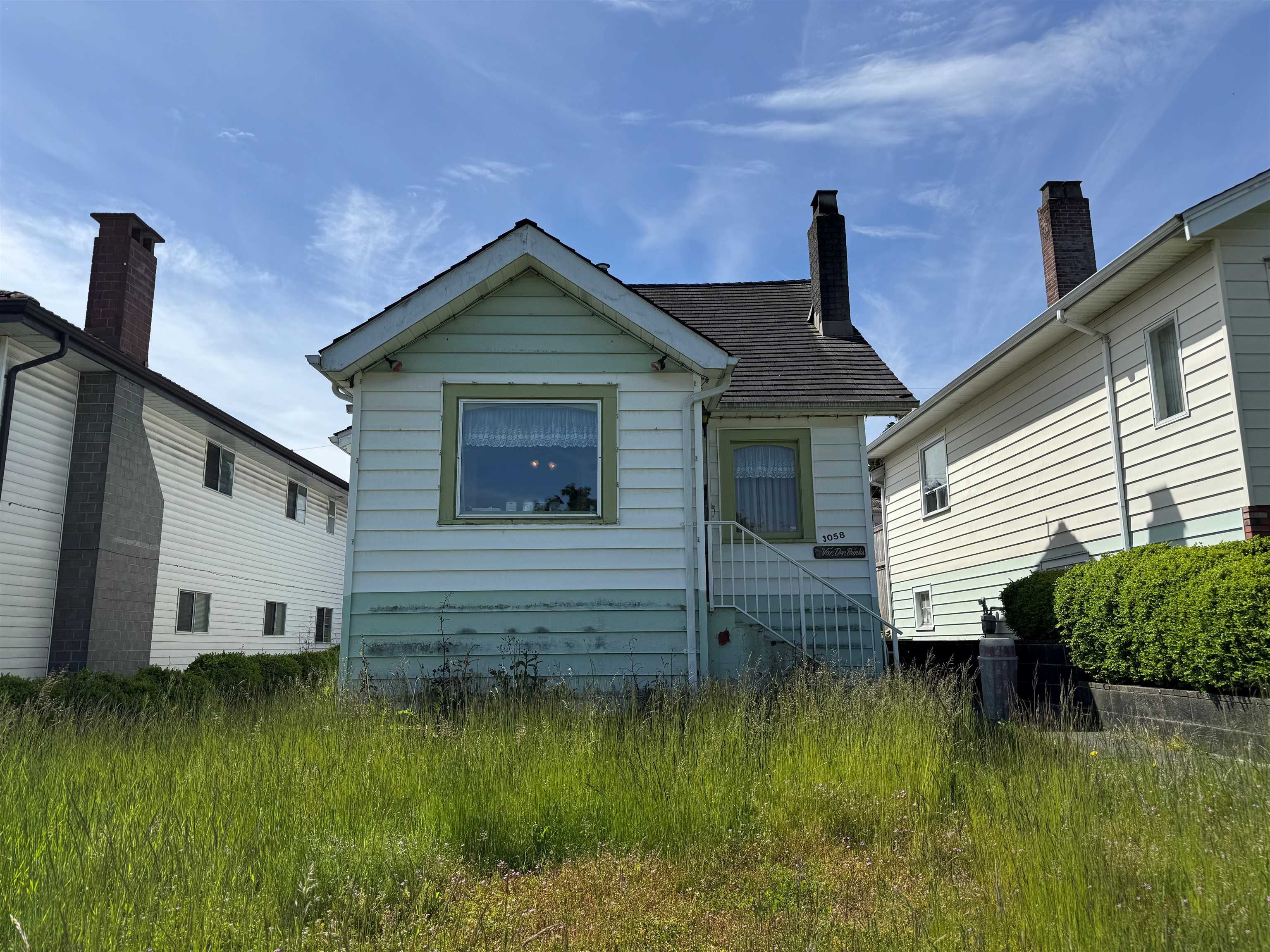 3058 Charles Street, Vancouver, BC V5K 3B5