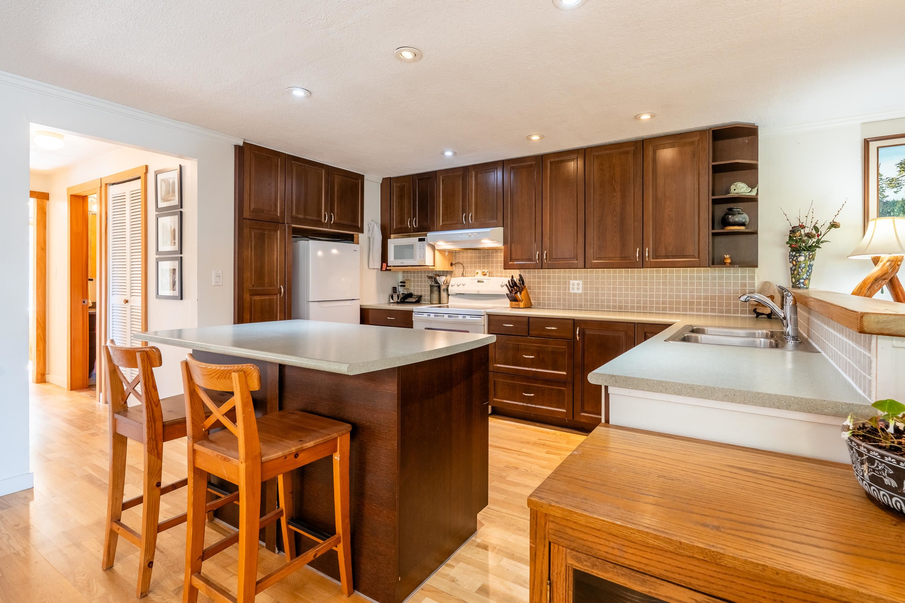 5459 Derby Rd, Sechelt, BC V7Z 0M1