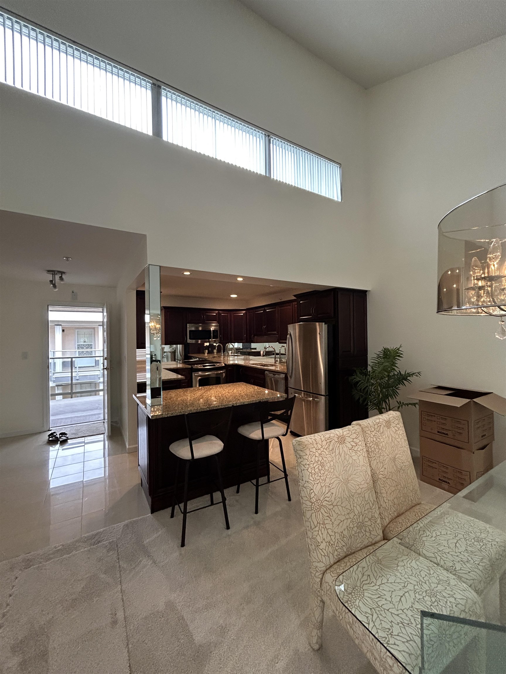 15255 18 Avenue #303, Surrey, BC V4A 1W9