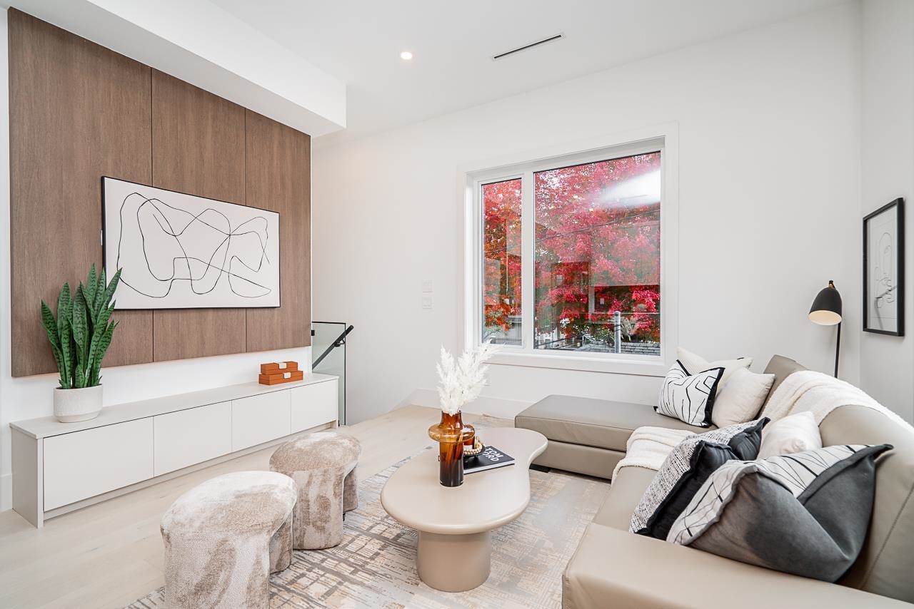 2462 Adanac Street, Vancouver, BC V5K 2M4