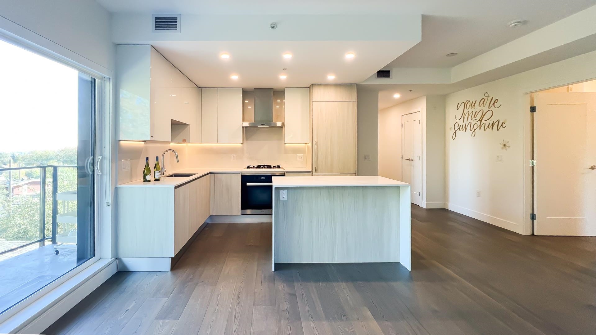 488 West 58th Avenue #402, Vancouver, BC V5X 1V5