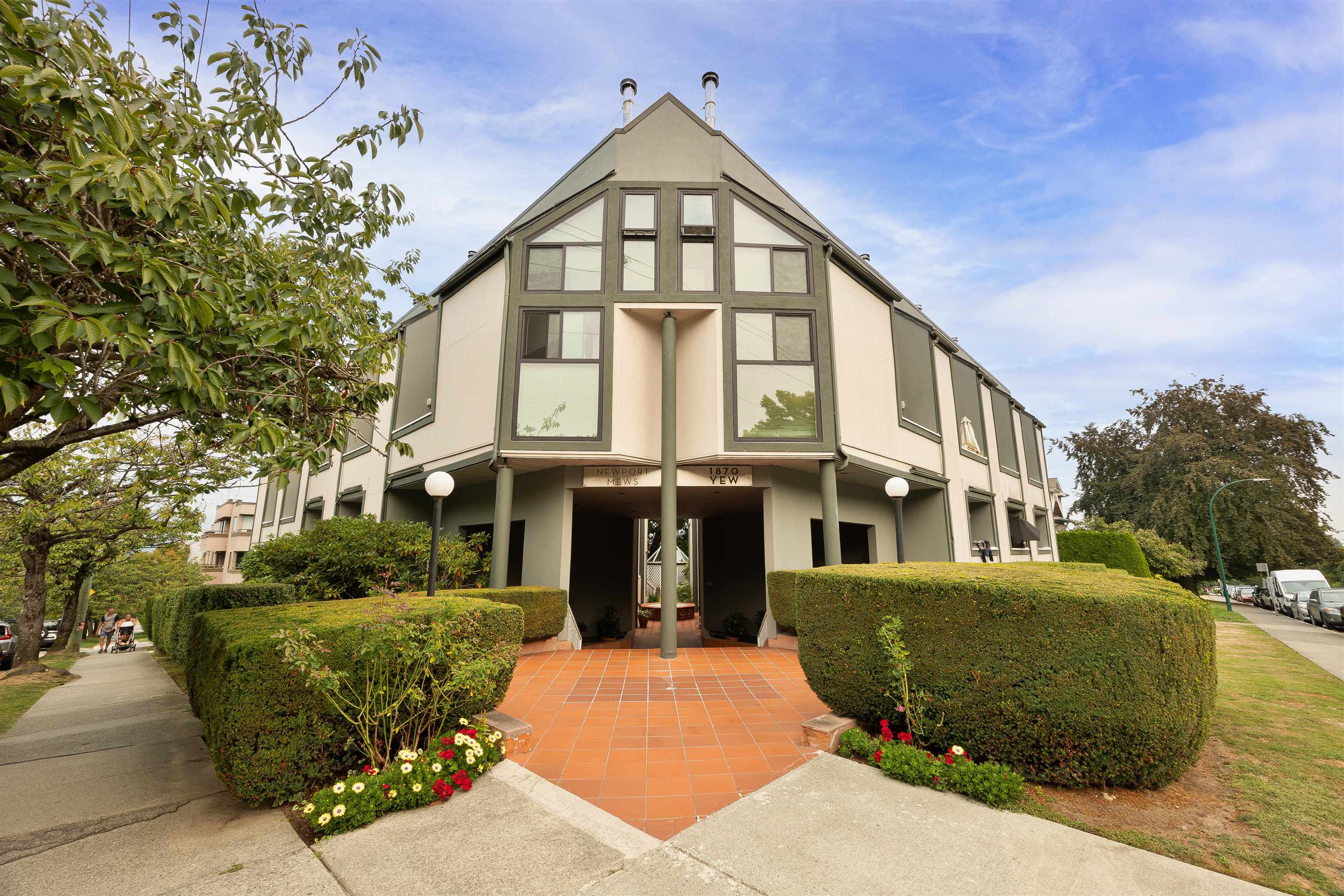 1870 Yew Street #2, Vancouver, BC V6K 3G2