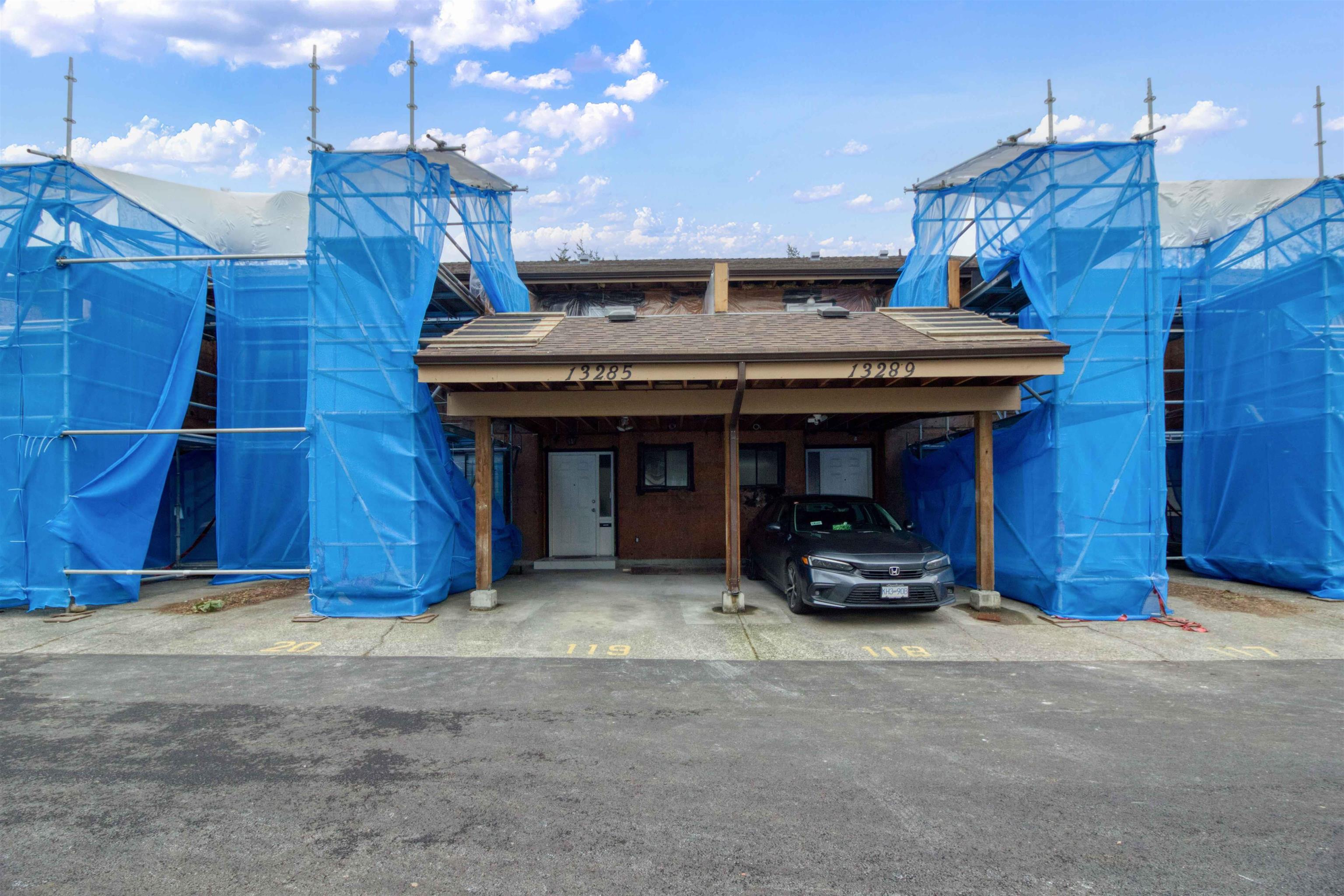 71b Avenue, Surrey, BC V3W 7Z5
