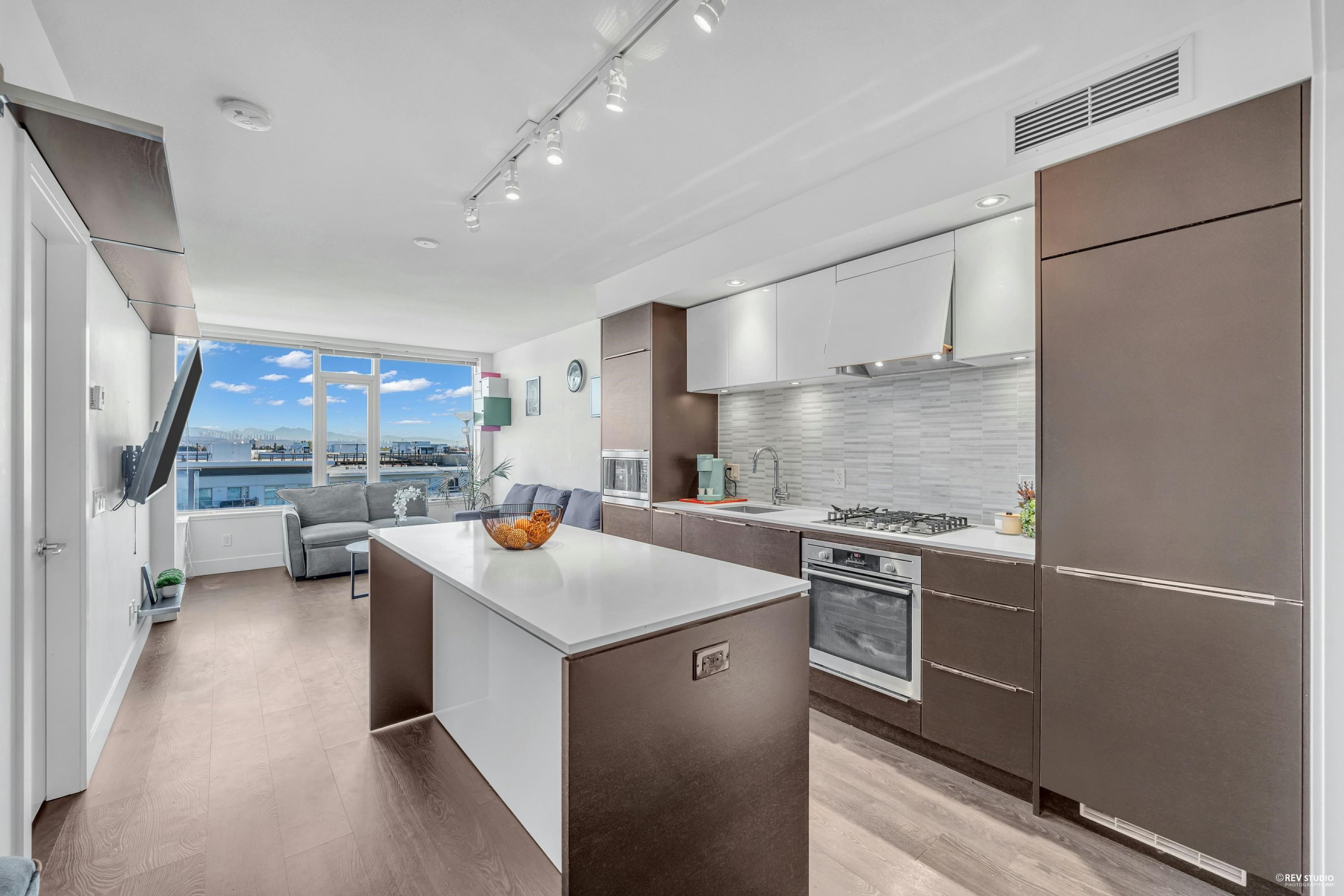 5233 Gilbert Road #1007, Richmond, BC V7C 0B3