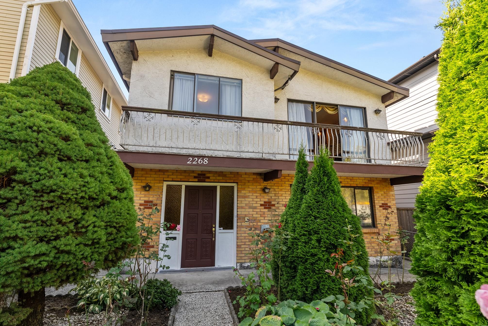 2268 Wenonah Street, Vancouver, BC V5N 2Z6