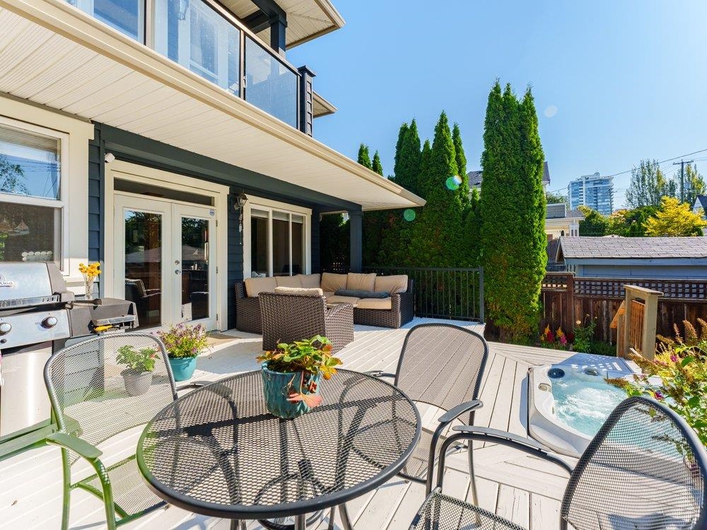 331 14th Street West, North Vancouver, BC V7M 1P5