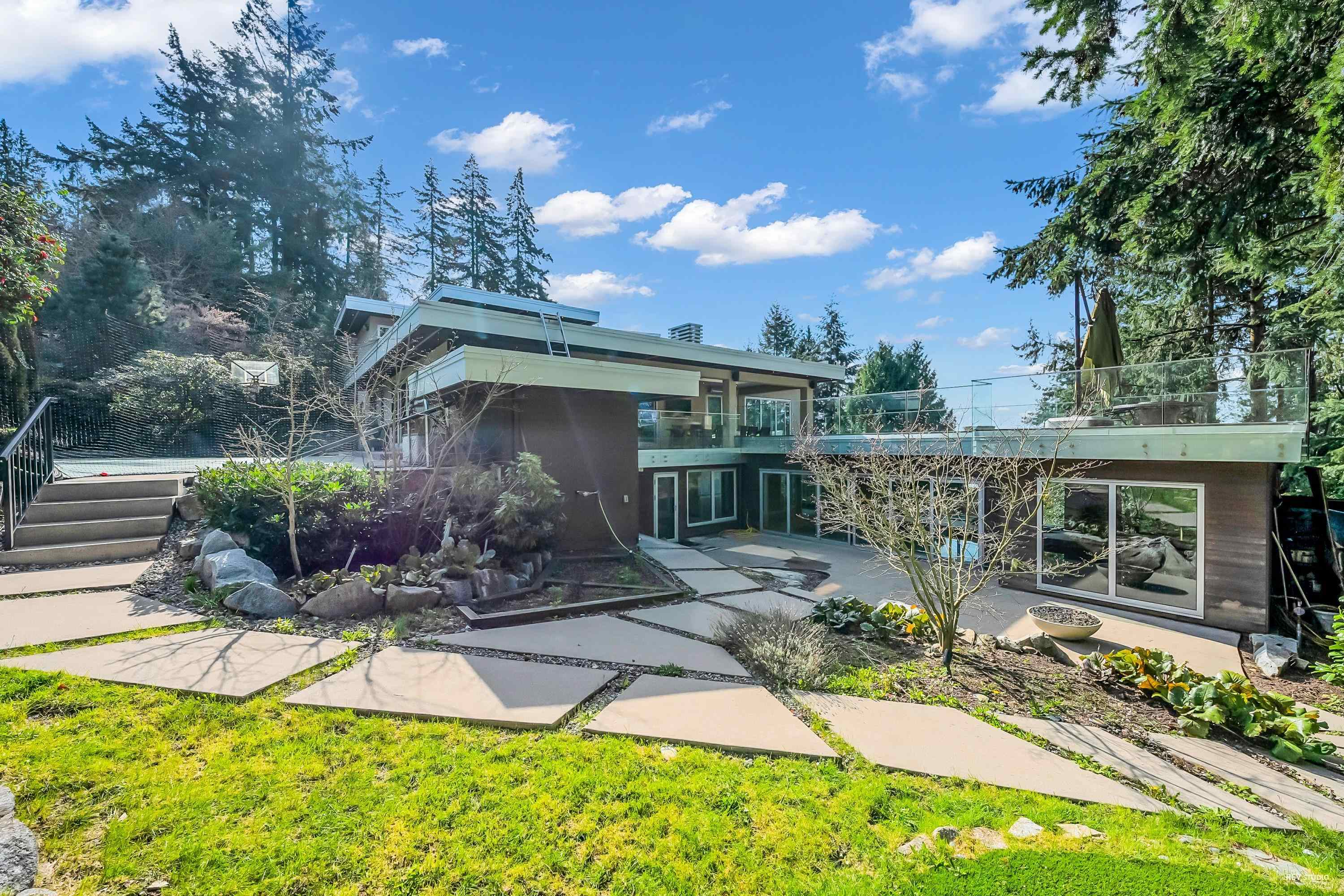 3865 Southridge Avenue, West Vancouver, BC V7V 3H9