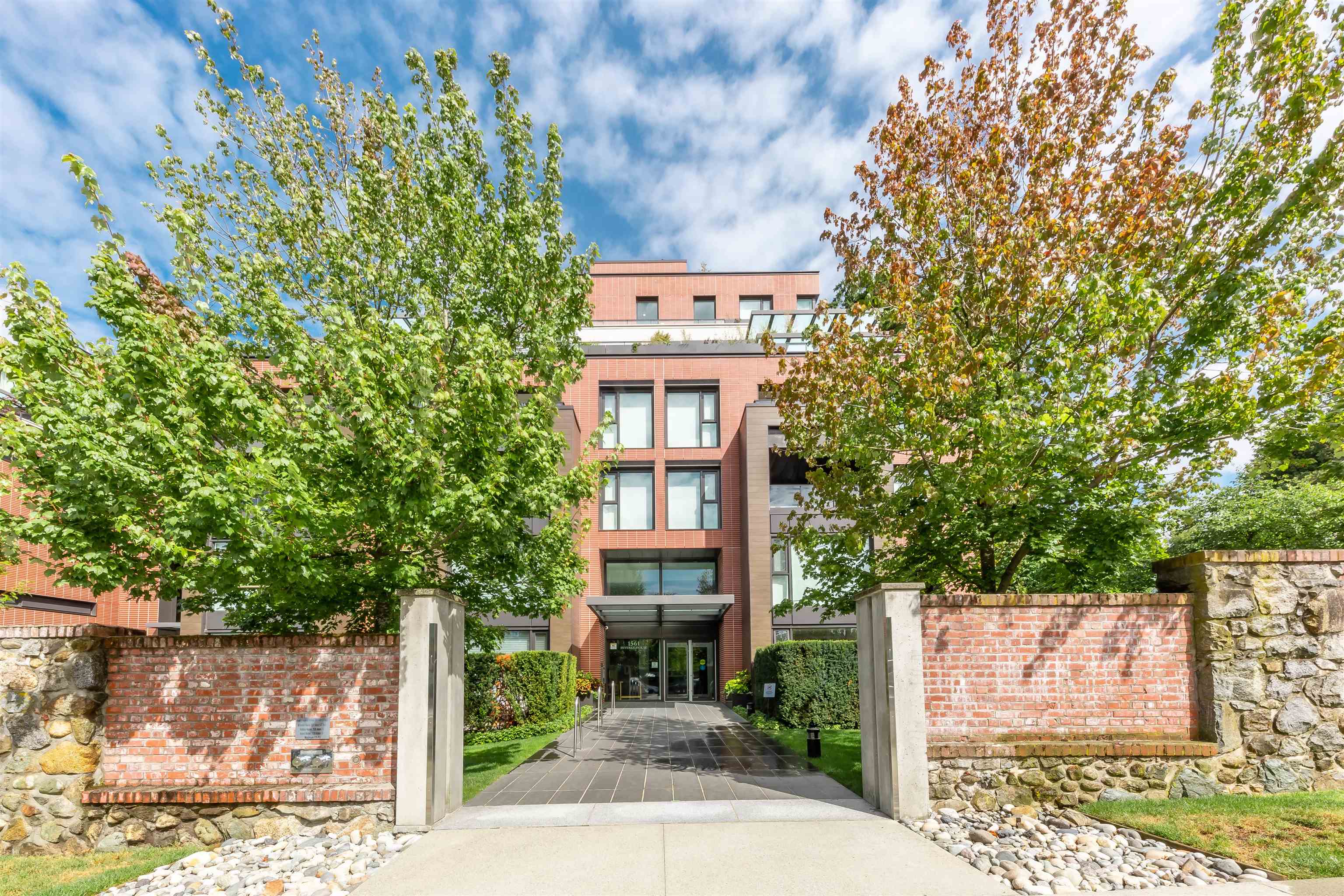 1561 West 57th Avenue #201, Vancouver, BC V6P 0H5