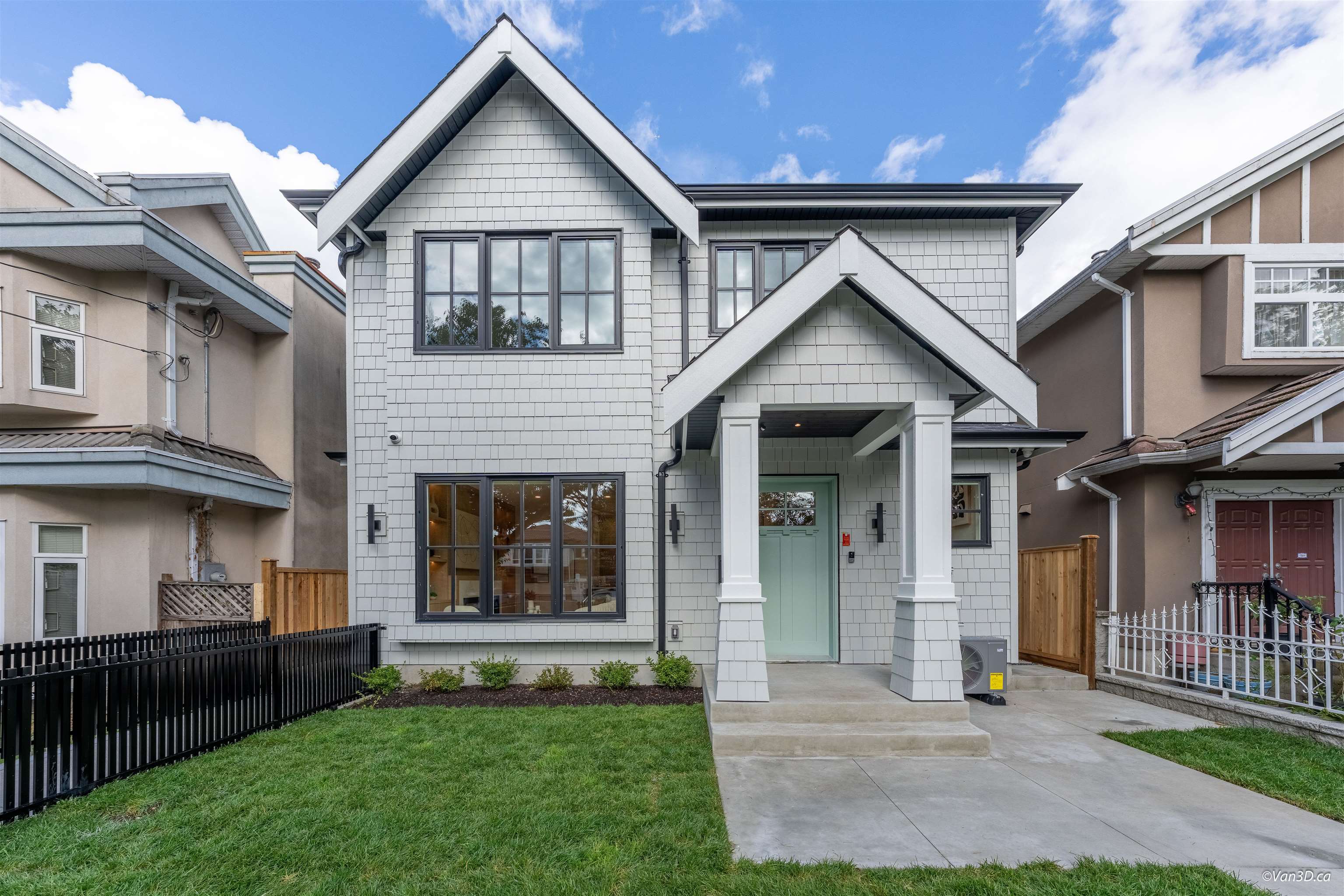 3121 East 46th Avenue #1, Vancouver, BC V5S 1B1