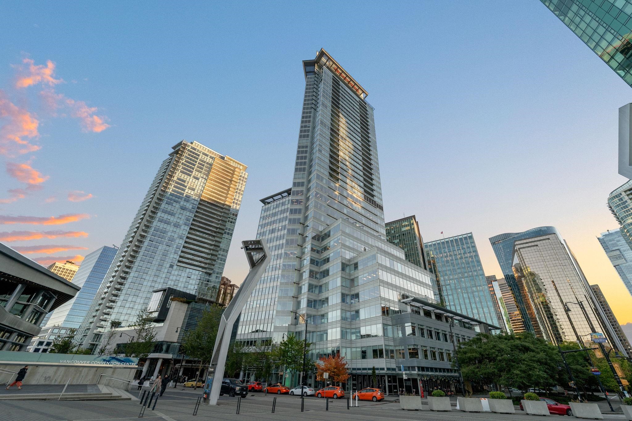 1077 West Cordova Street #4006, Vancouver, BC V6C 2C6