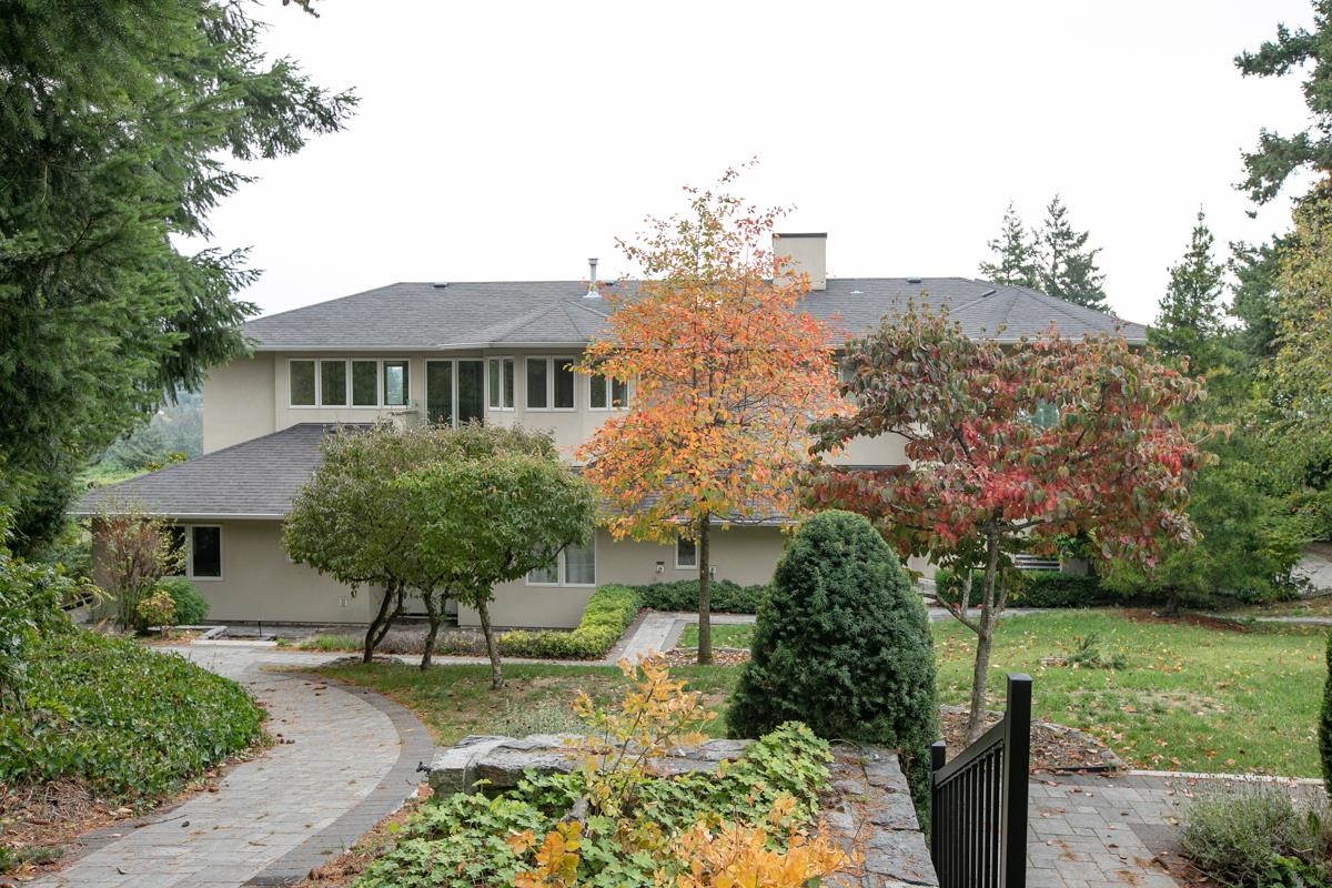 6220 Summit Avenue, West Vancouver, BC V7W 1Y2
