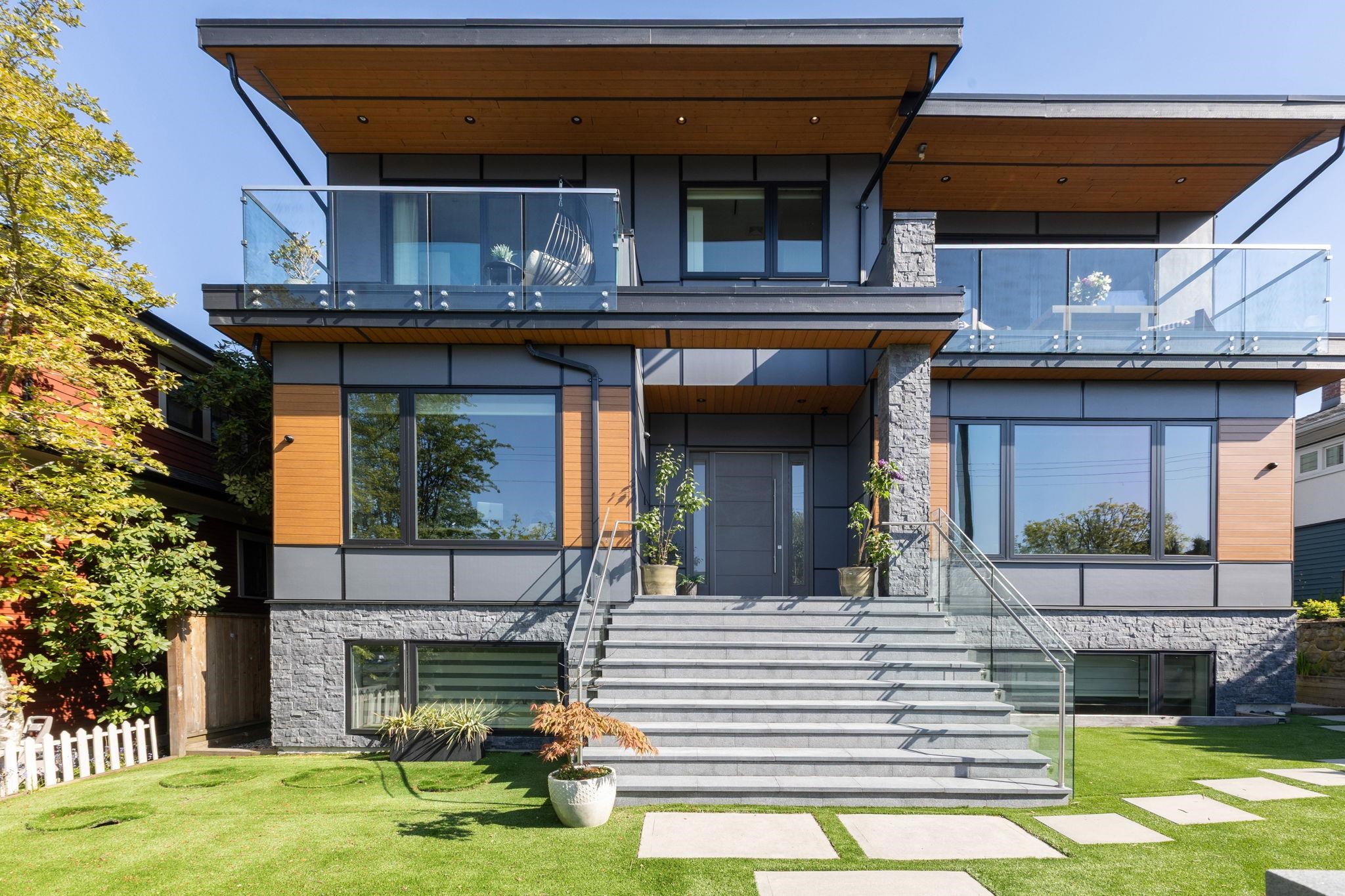 342 W 15th Street, North Vancouver, BC V7M 1S5