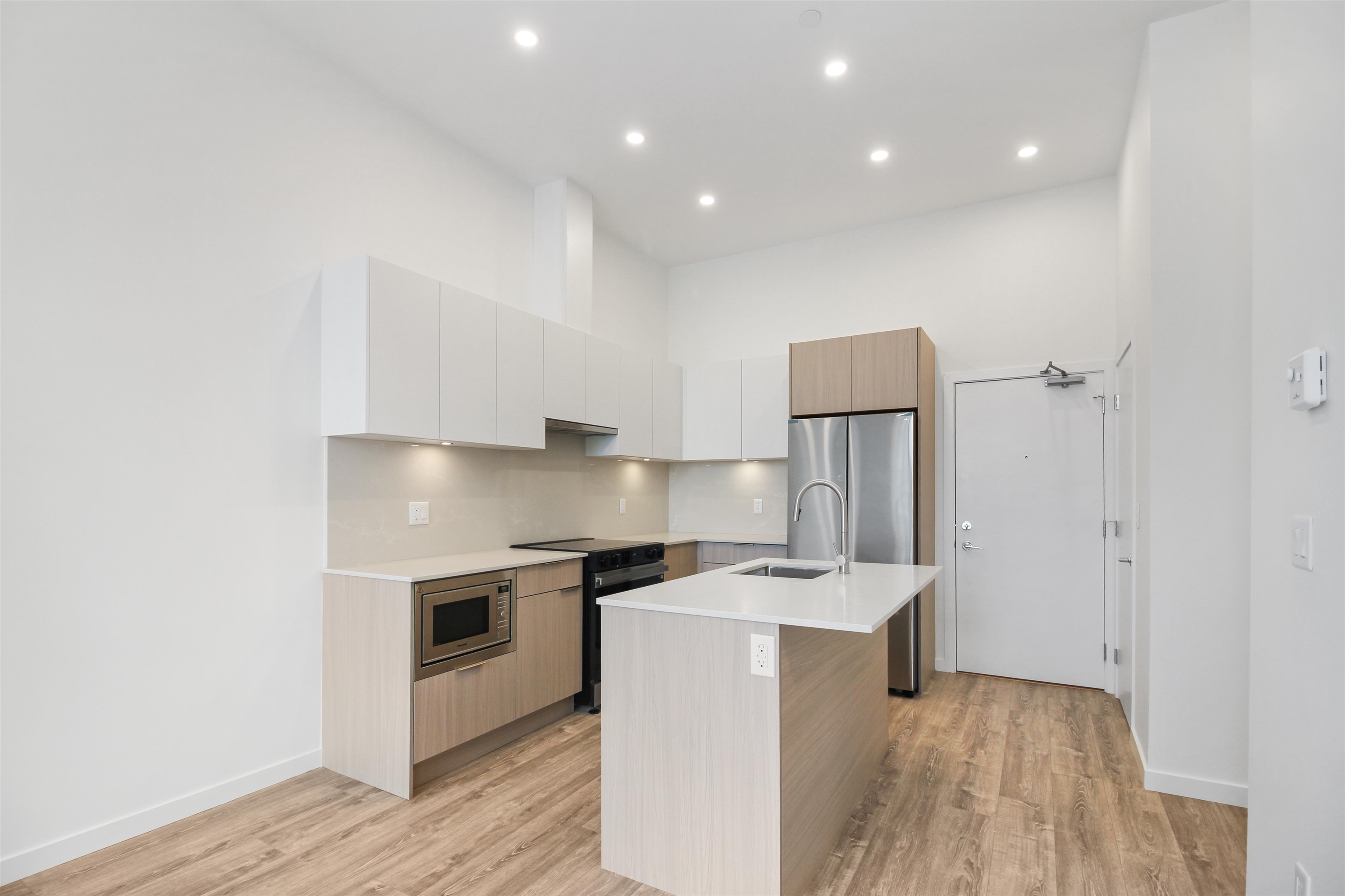 10829 140 Street #e101, Surrey, BC V3R 0H4