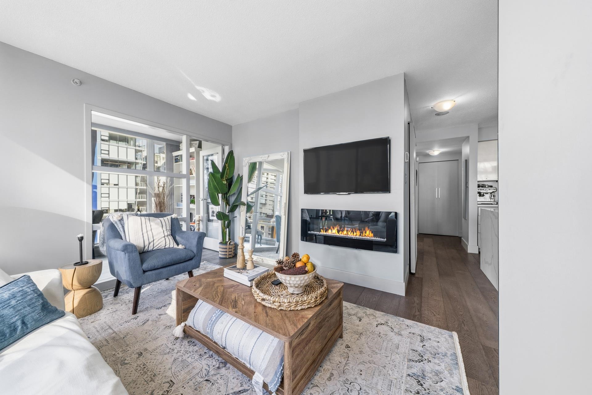 1438 Richards Street #906, Vancouver, BC V6Z 3B8