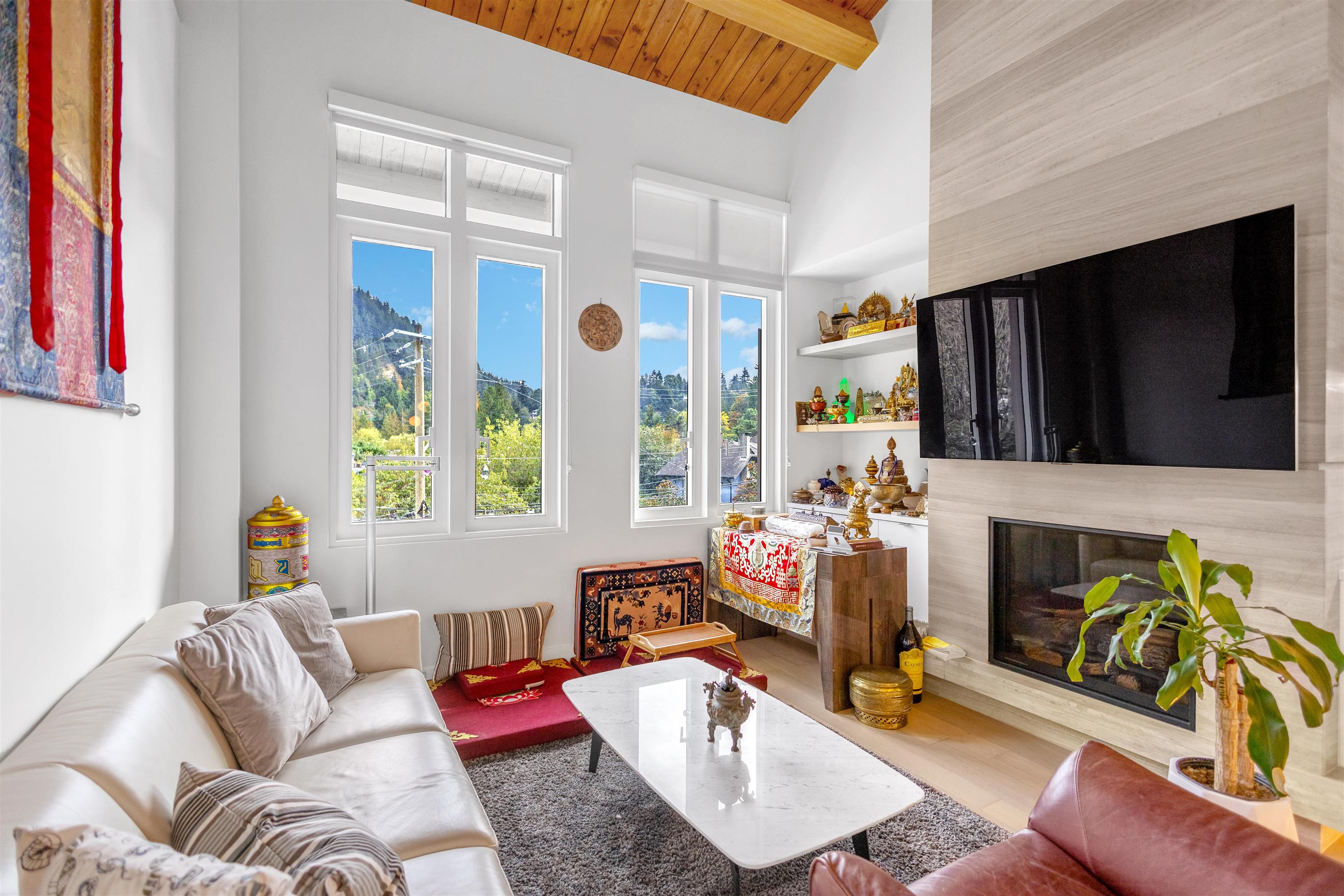 6691 Nelson Avenue #301, West Vancouver, BC V7W 2B2