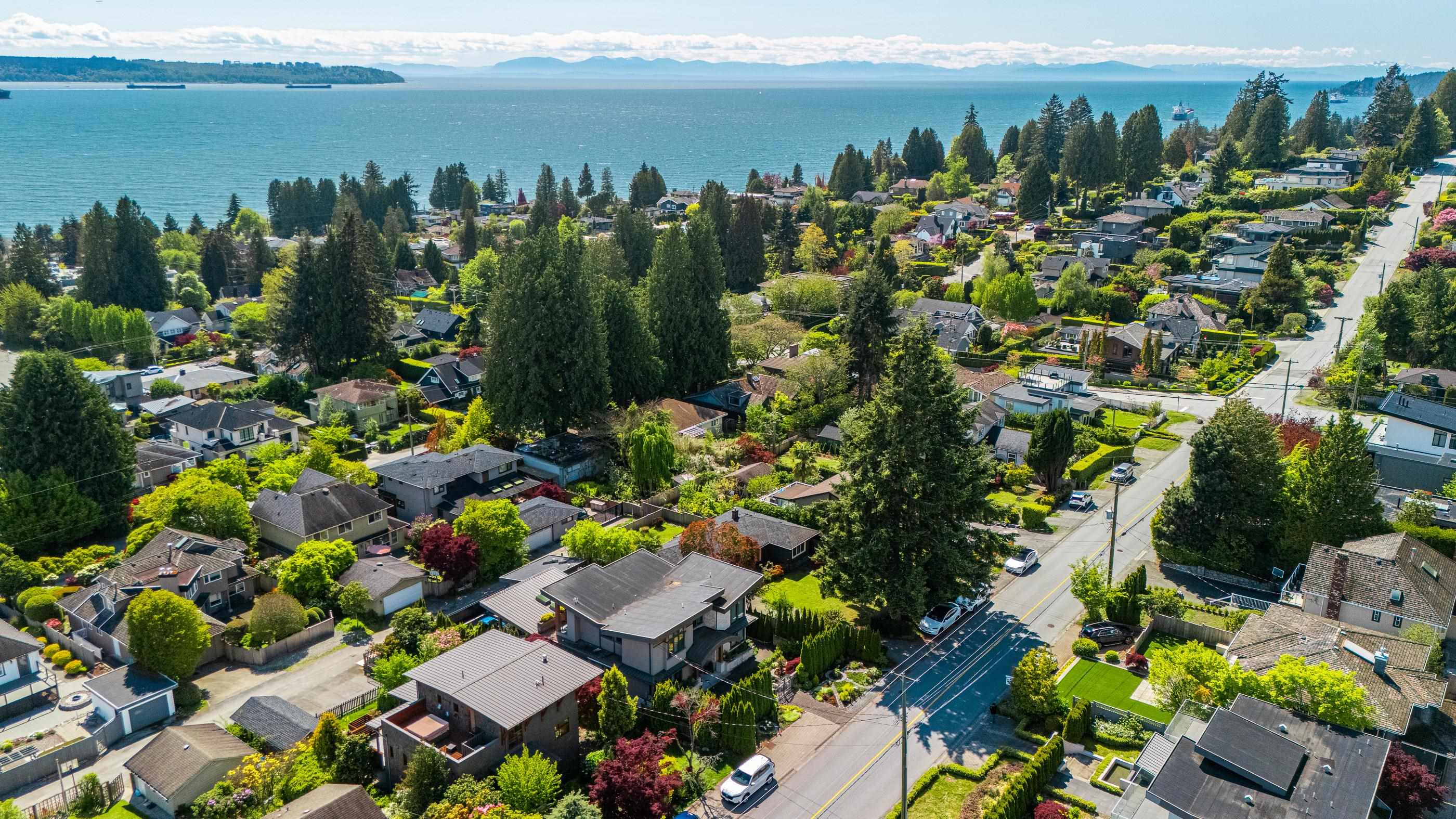 2460 Mathers Avenue, West Vancouver, BC V7V 2H8