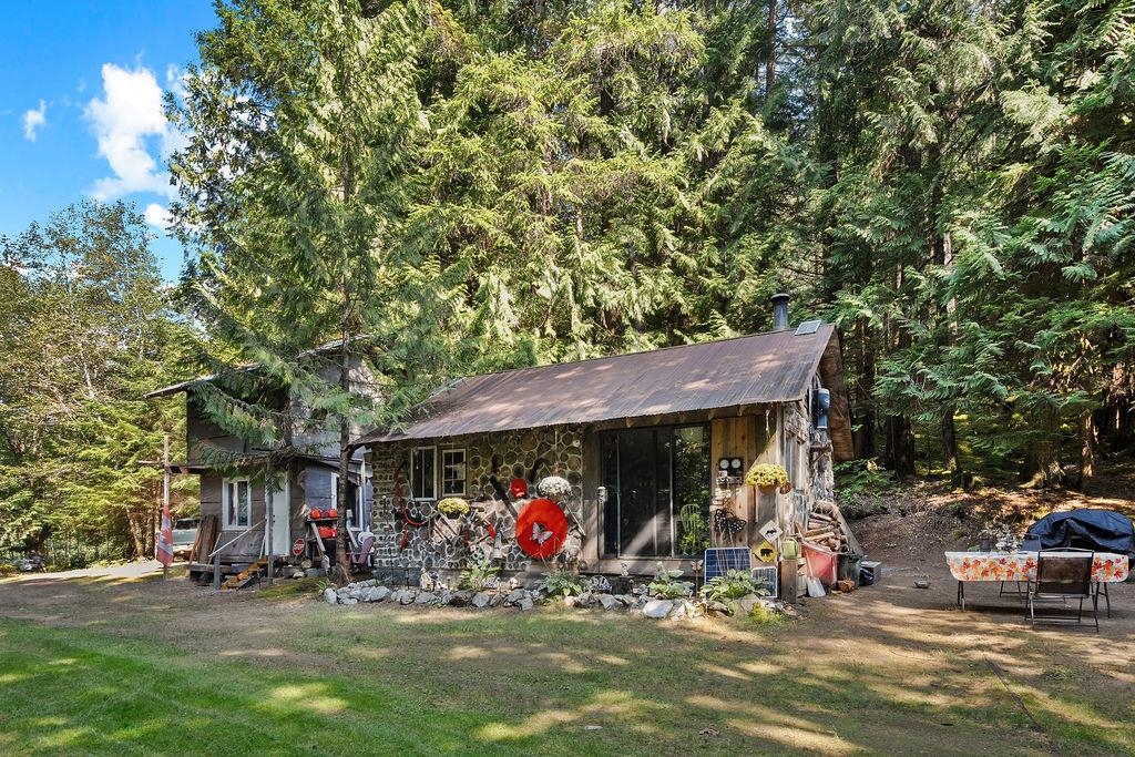 2045 Rustad Road North, Squamish, BC V0N 3G0