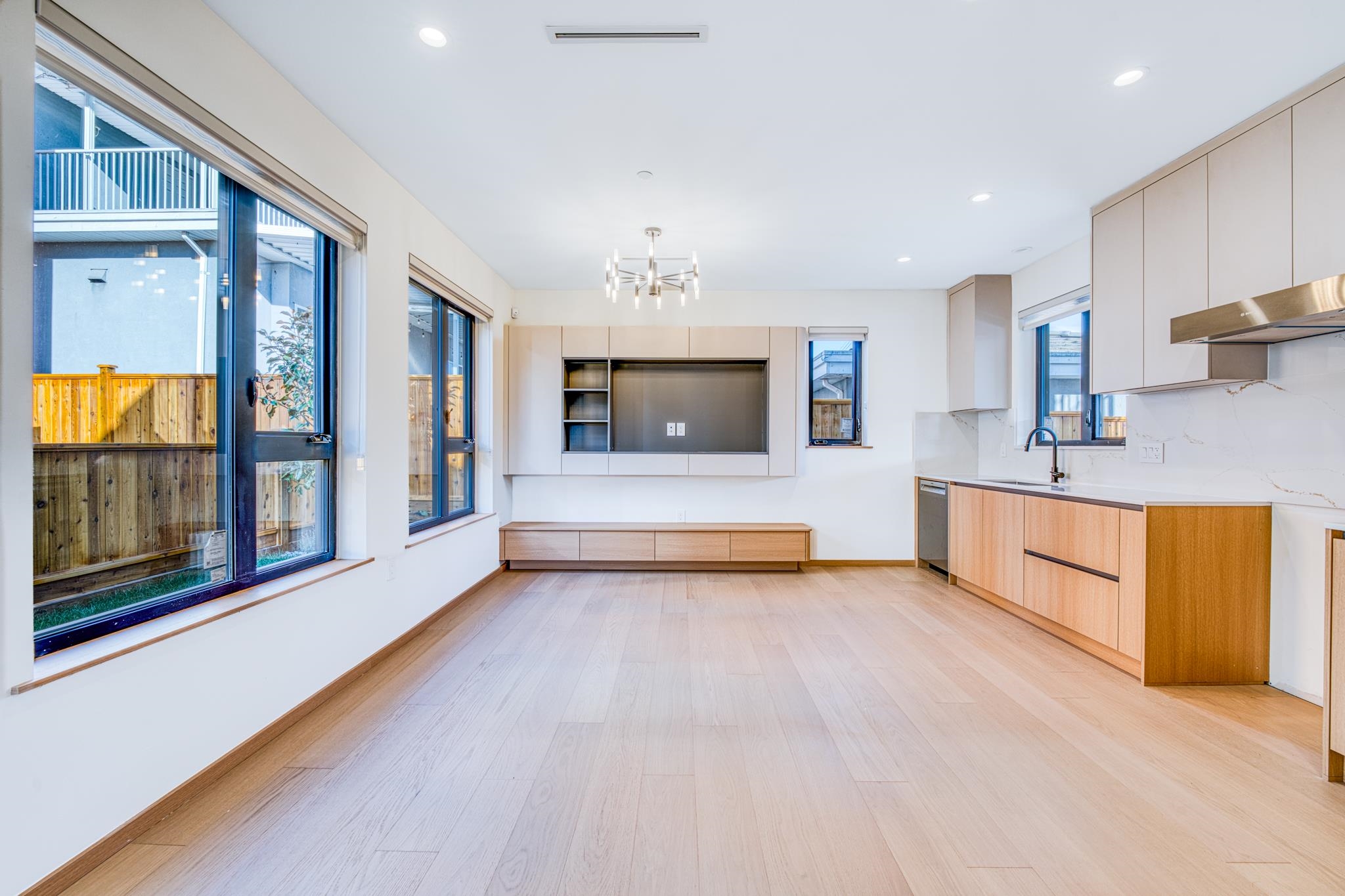 966 East 55th Avenue #3, Vancouver, BC V5X 1N9