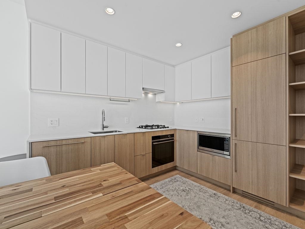 505 Nelson St #1709, Coquitlam, BC V3J 0R5