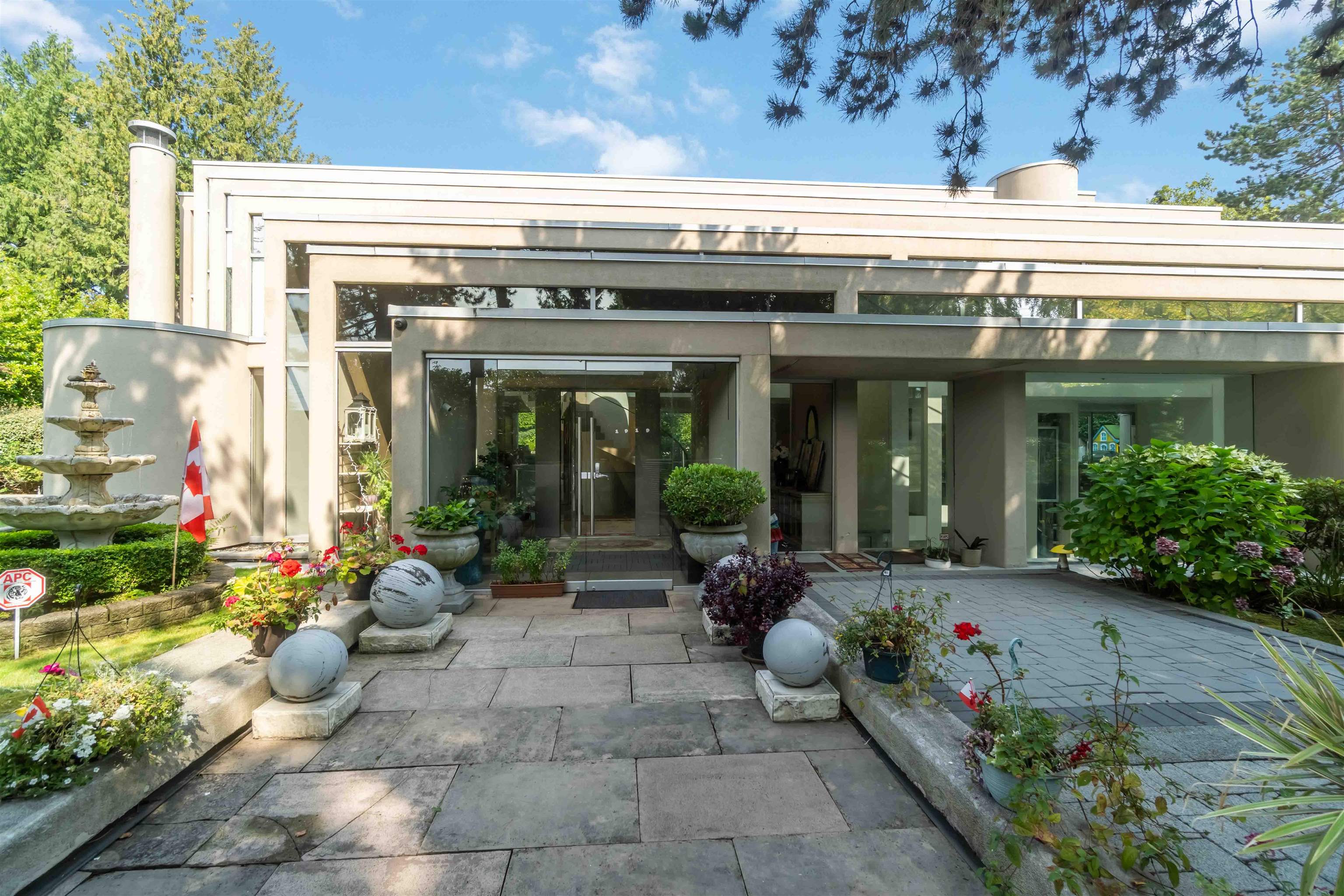 1919 West 57th Avenue, Vancouver, BC V6P 1T9