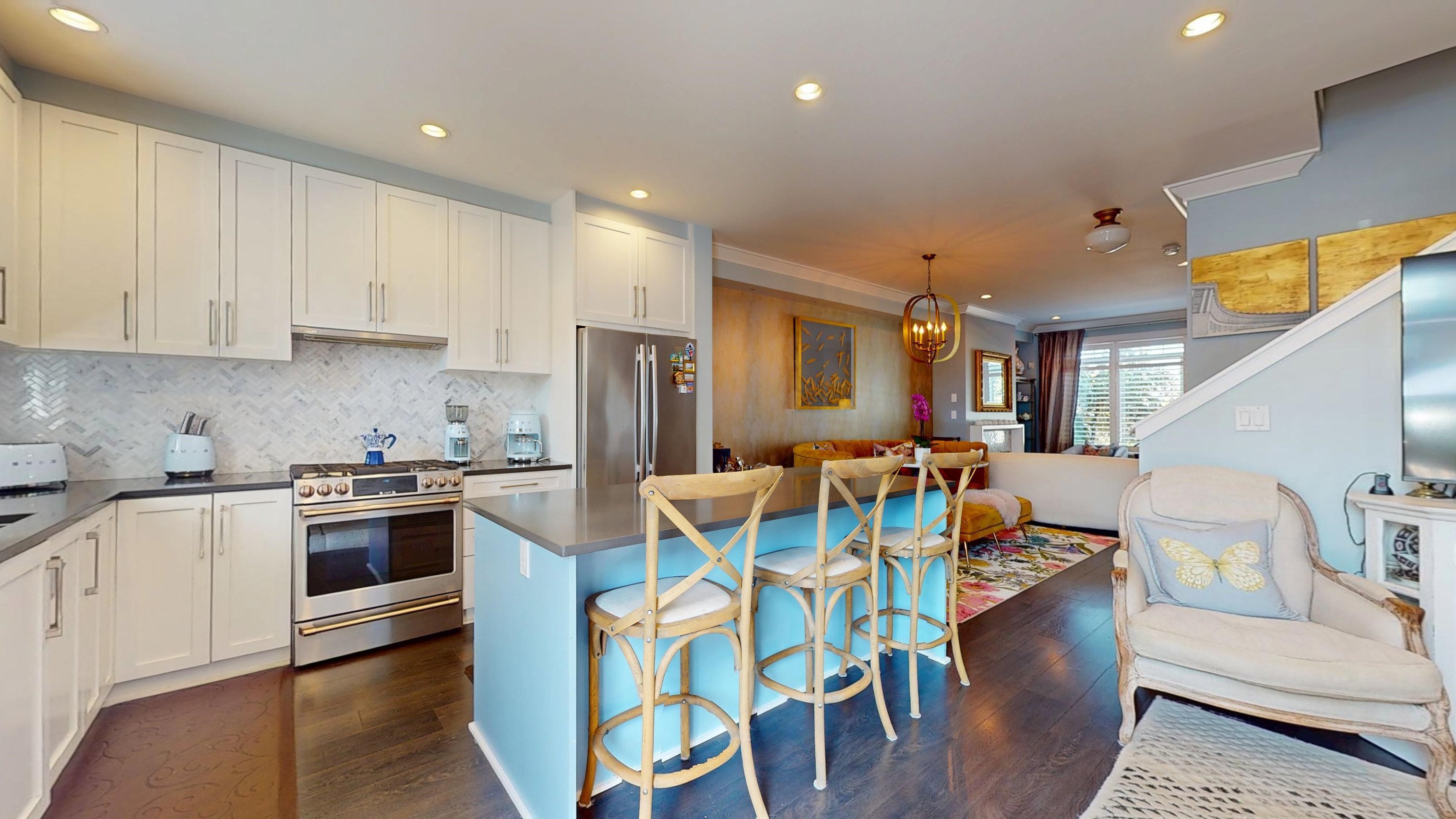 25 Avenue, Surrey, BC V3Z 0M8