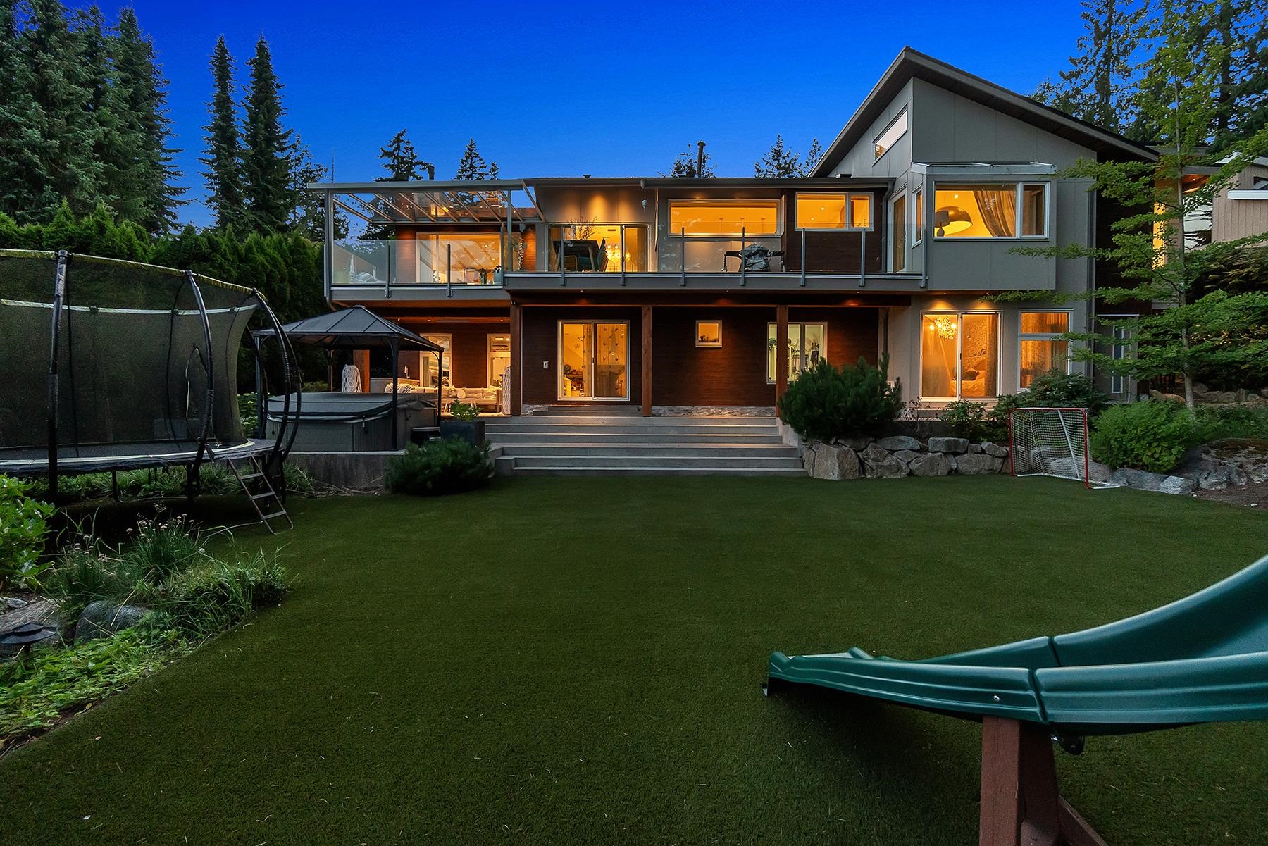 3706 Southridge Place, West Vancouver, BC V7V 3H8