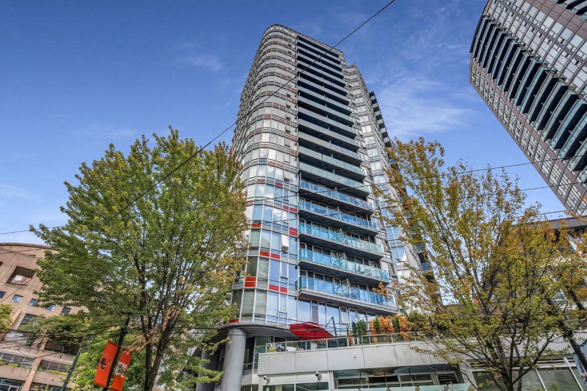 788 Hamilton Street #1805, Vancouver, BC V6B 0E9