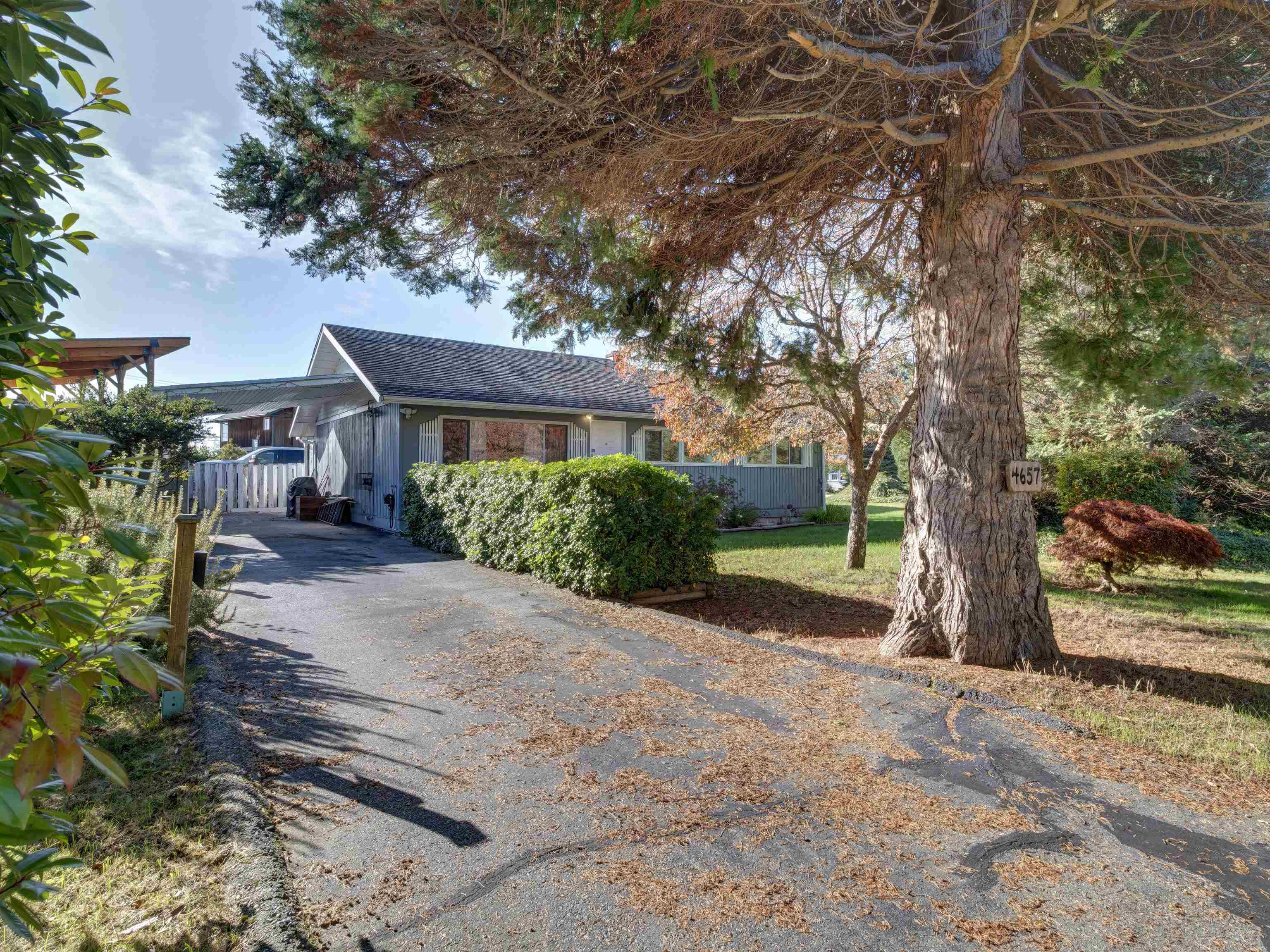 4657 Whitaker Rd, Sechelt, BC V7Z 0E4