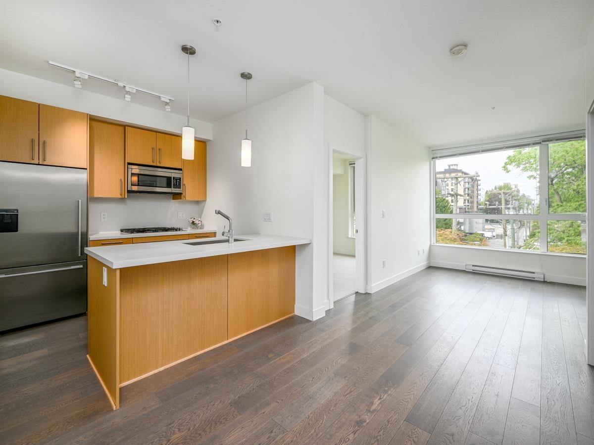 5325 West Boulevard #310, Vancouver, BC V6M 3W4