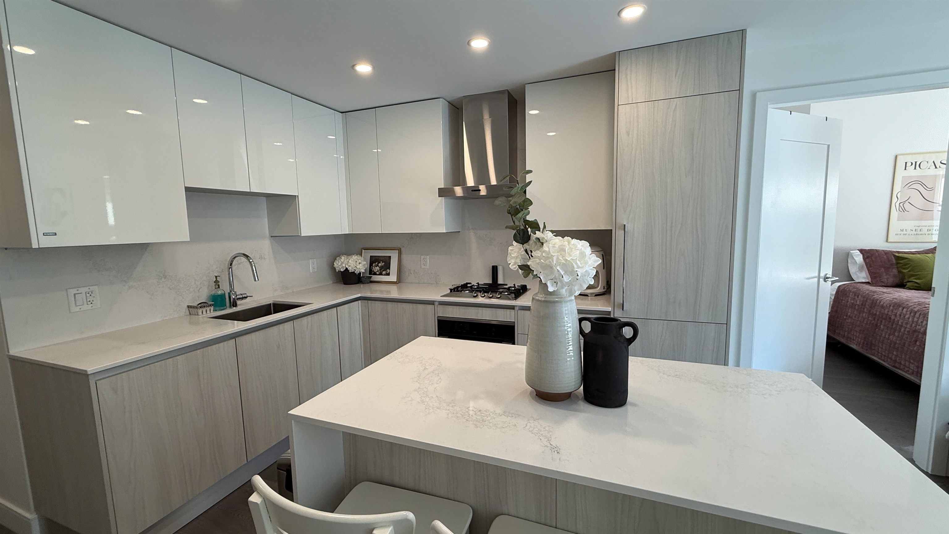 488 West 58th Avenue #207, Vancouver, BC V5X 1V5