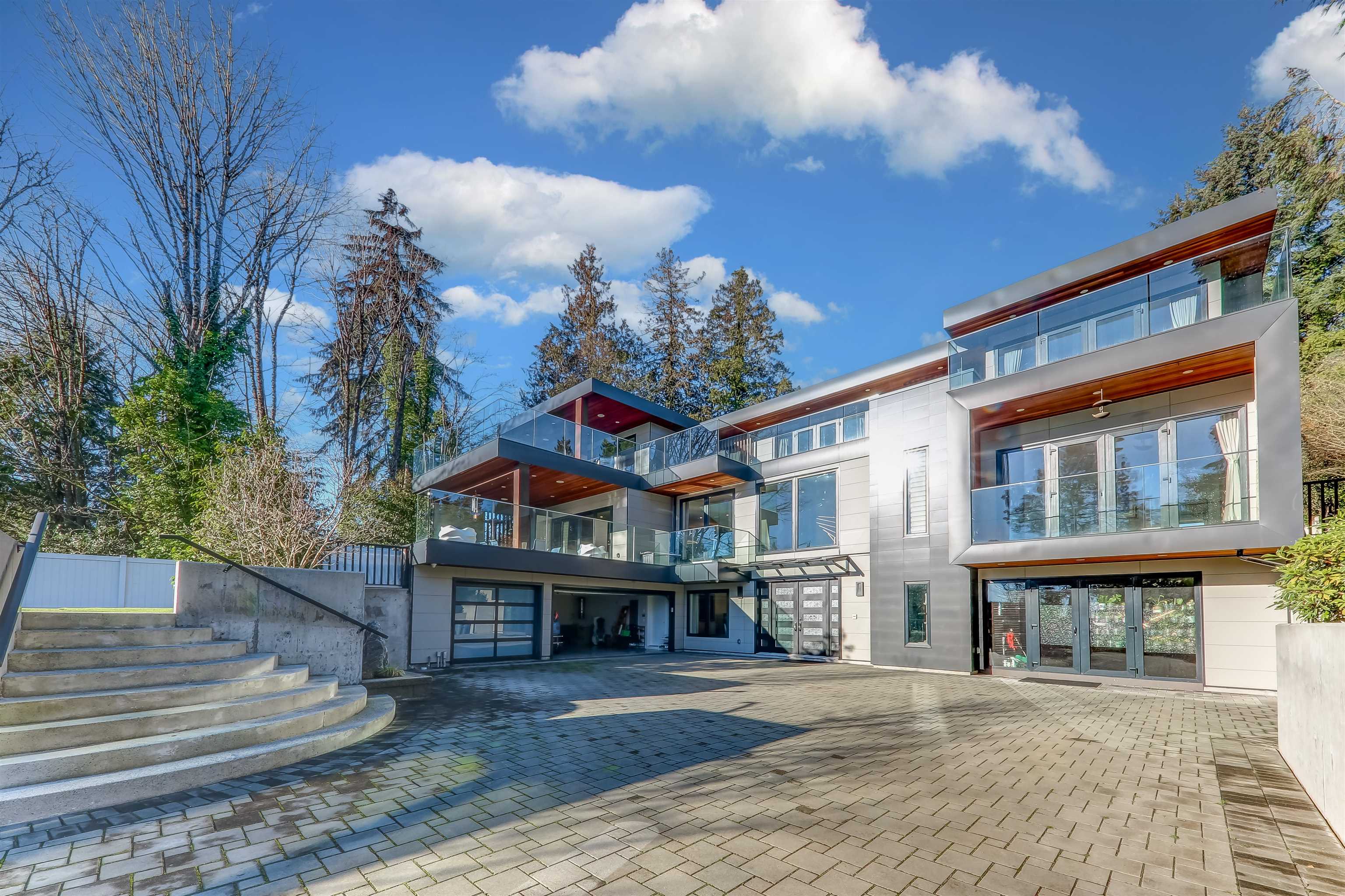 1497 Queens Avenue, West Vancouver, BC V7T 2J1