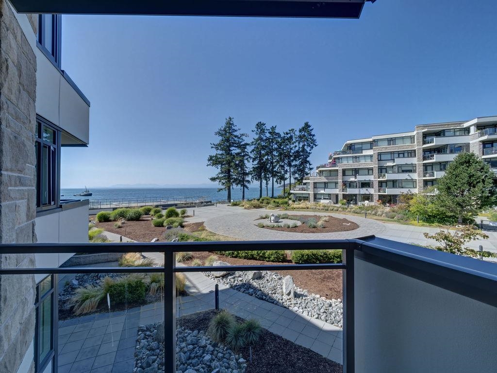 5665 Teredo St #306, Sechelt, BC V7Z 0J2
