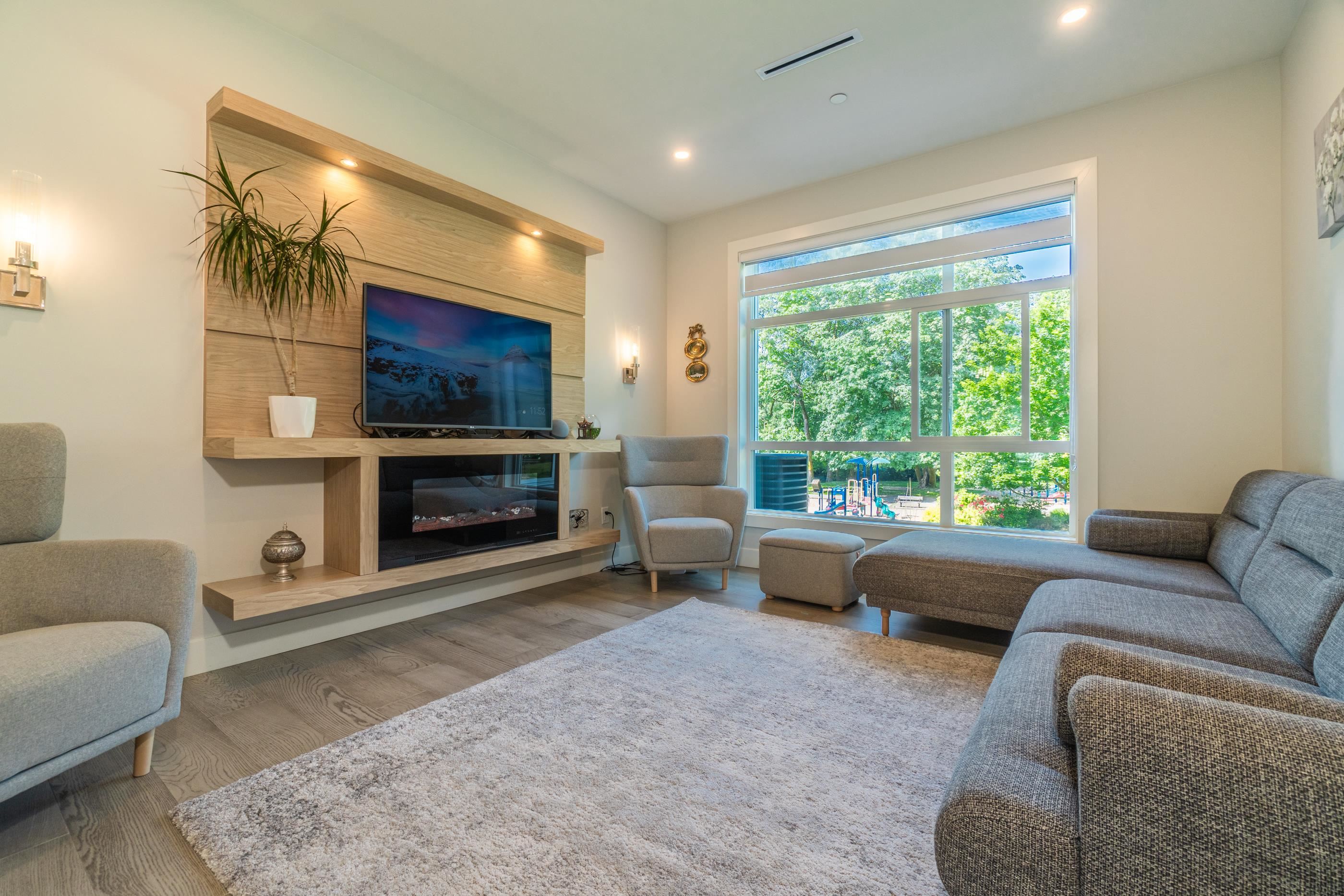933 Premier Street #11, North Vancouver, BC V7J 0E4