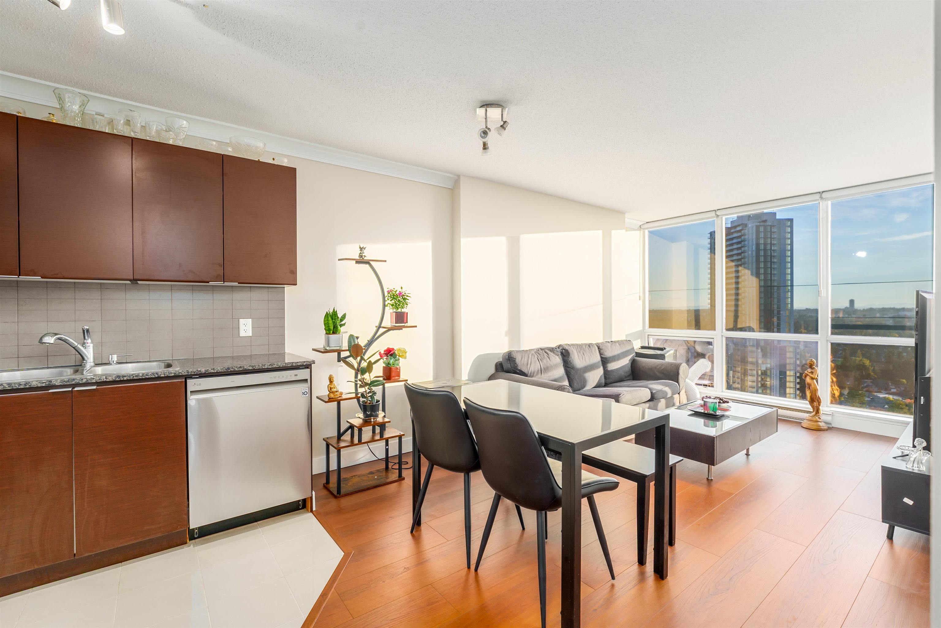 13618 100 Avenue #3001, Surrey, BC V3T 0A8