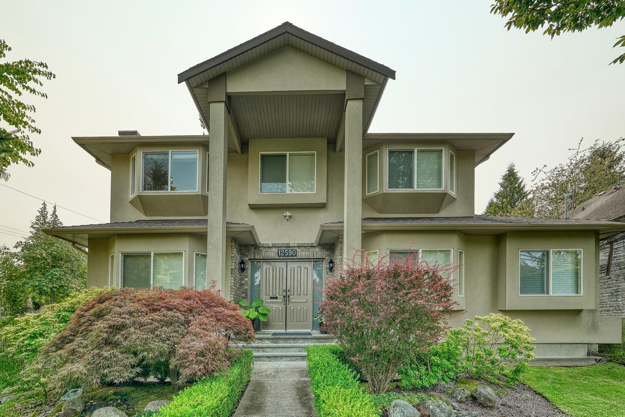 27 Avenue, Surrey, BC V4A 2M7
