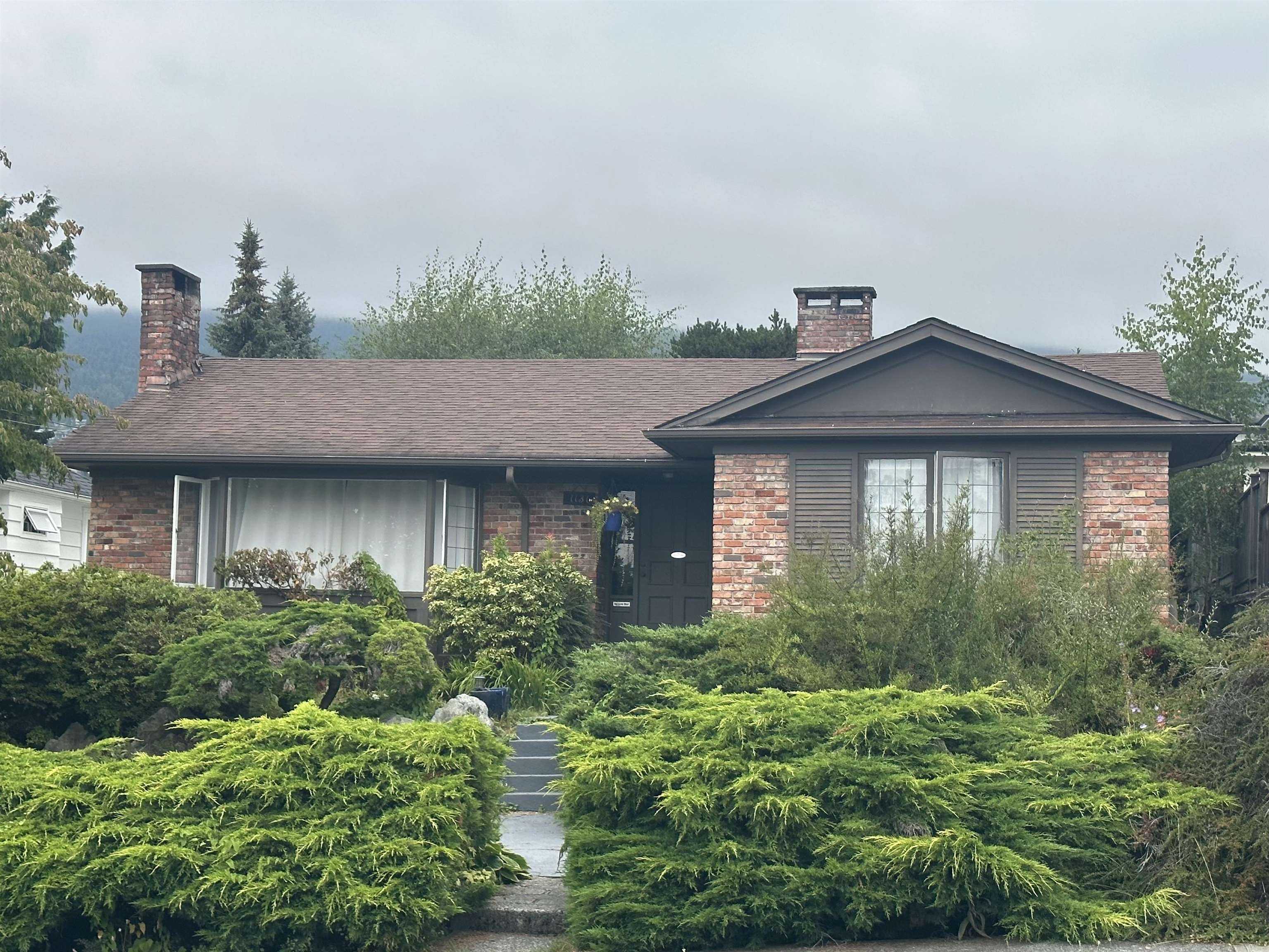 1131 Fulton Avenue, West Vancouver, BC V7T 1N4