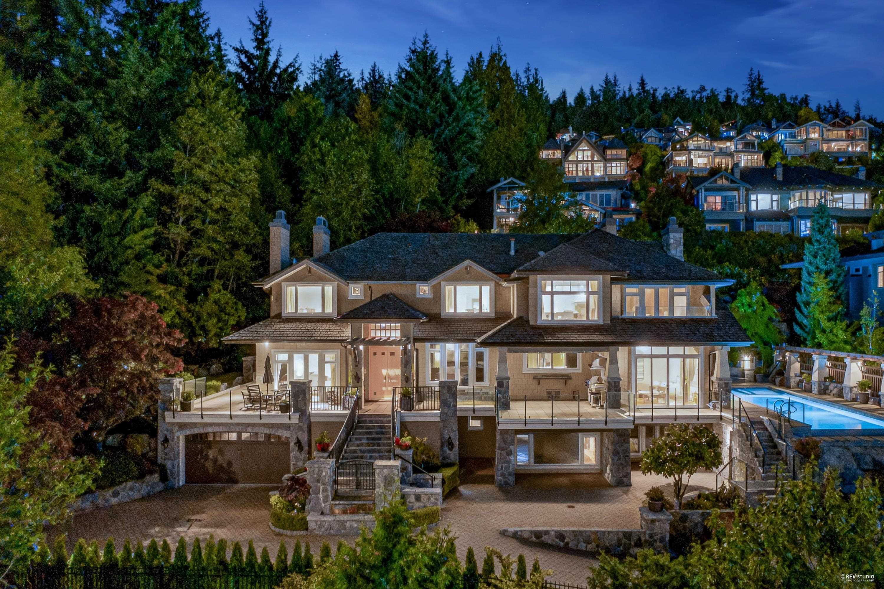 2495 Hudson Court, West Vancouver, BC V7S 3J2