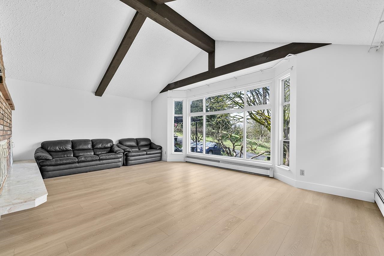 4976 Bond Street, Burnaby, BC V5H 2Y4
