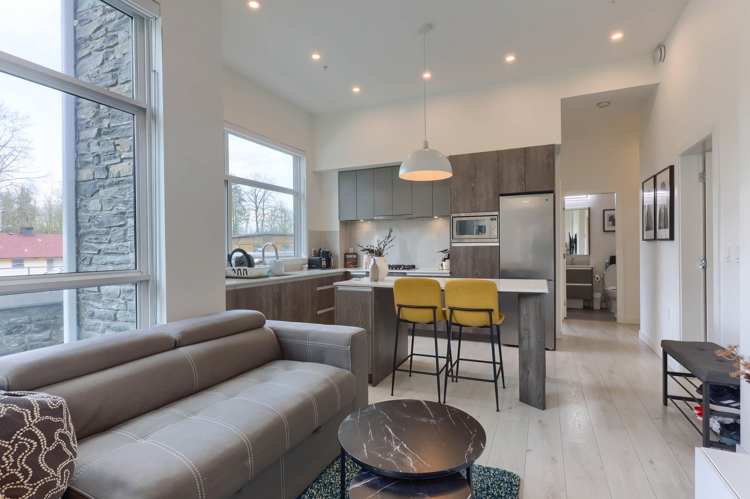 14225 103a Avenue #101, Surrey, BC V3T 0E1