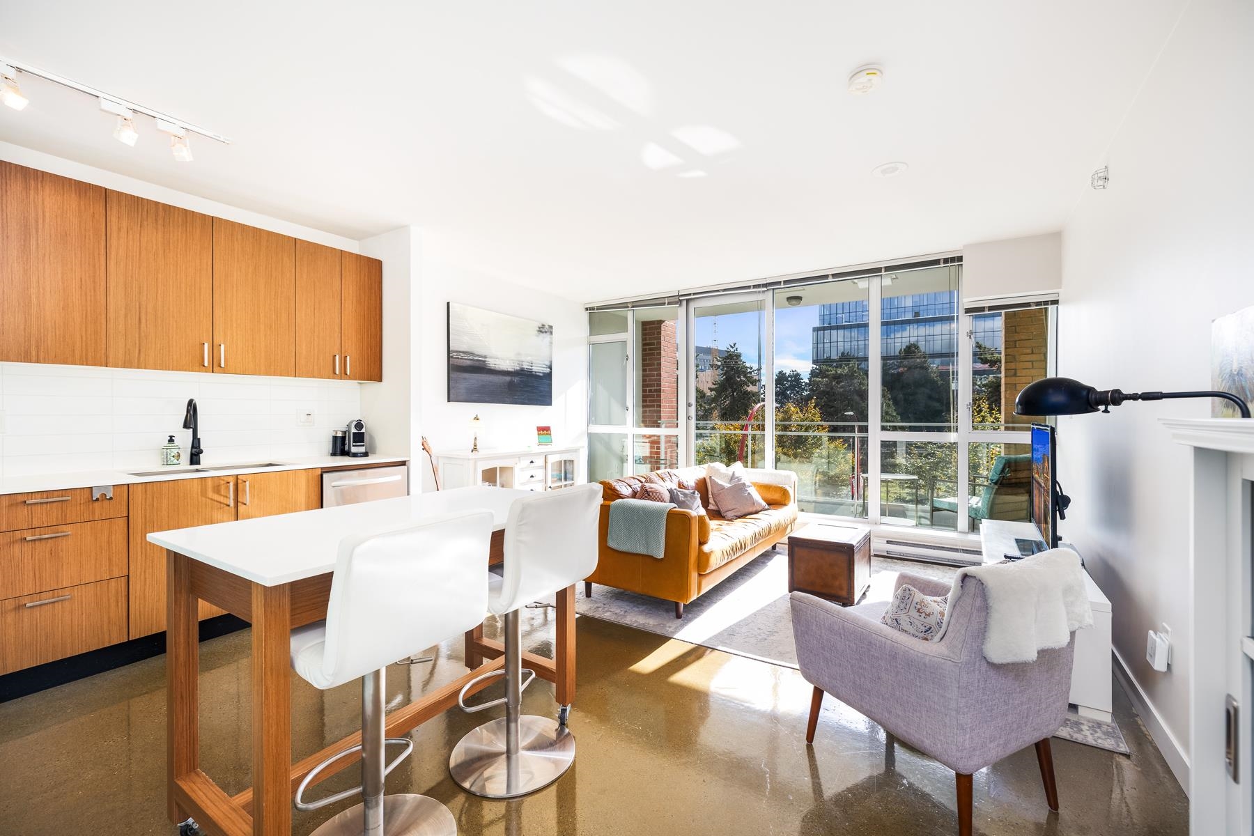 221 Union Street #318, Vancouver, BC V6A 0B4