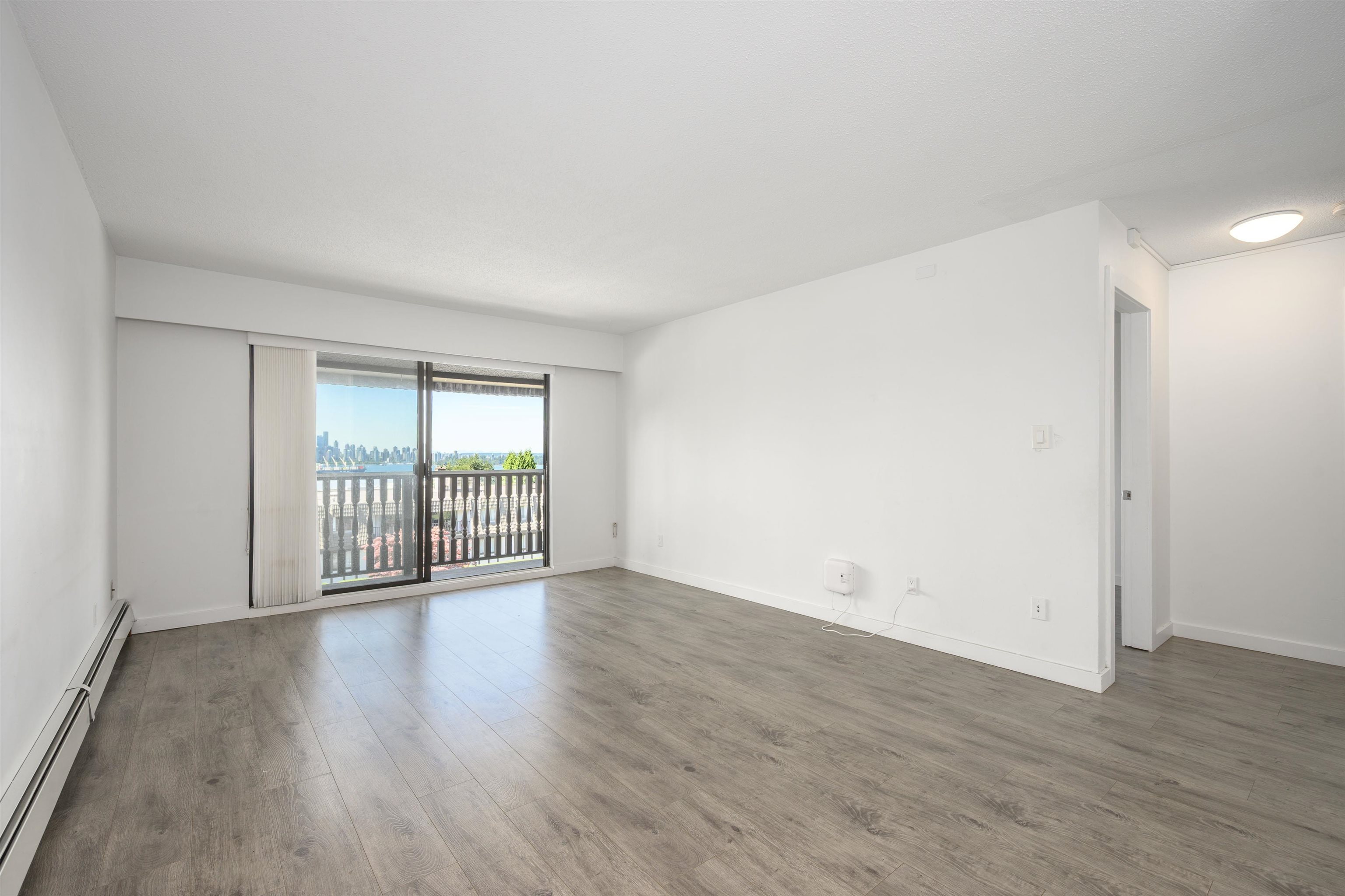 310 3rd Street West #305, North Vancouver, BC V7M 1G4