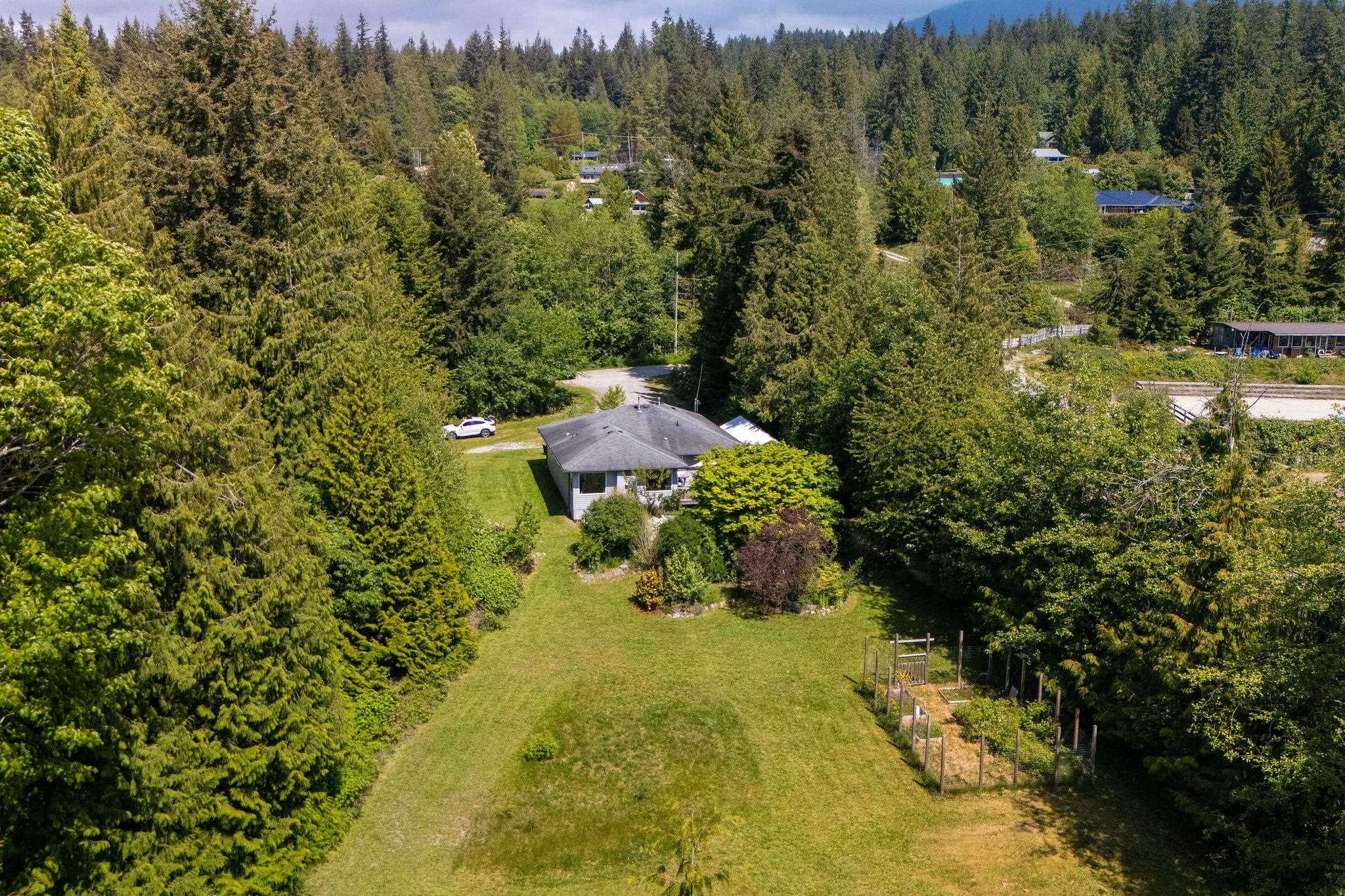 2557 Miles Rd, Roberts Creek, BC V0N 2W4