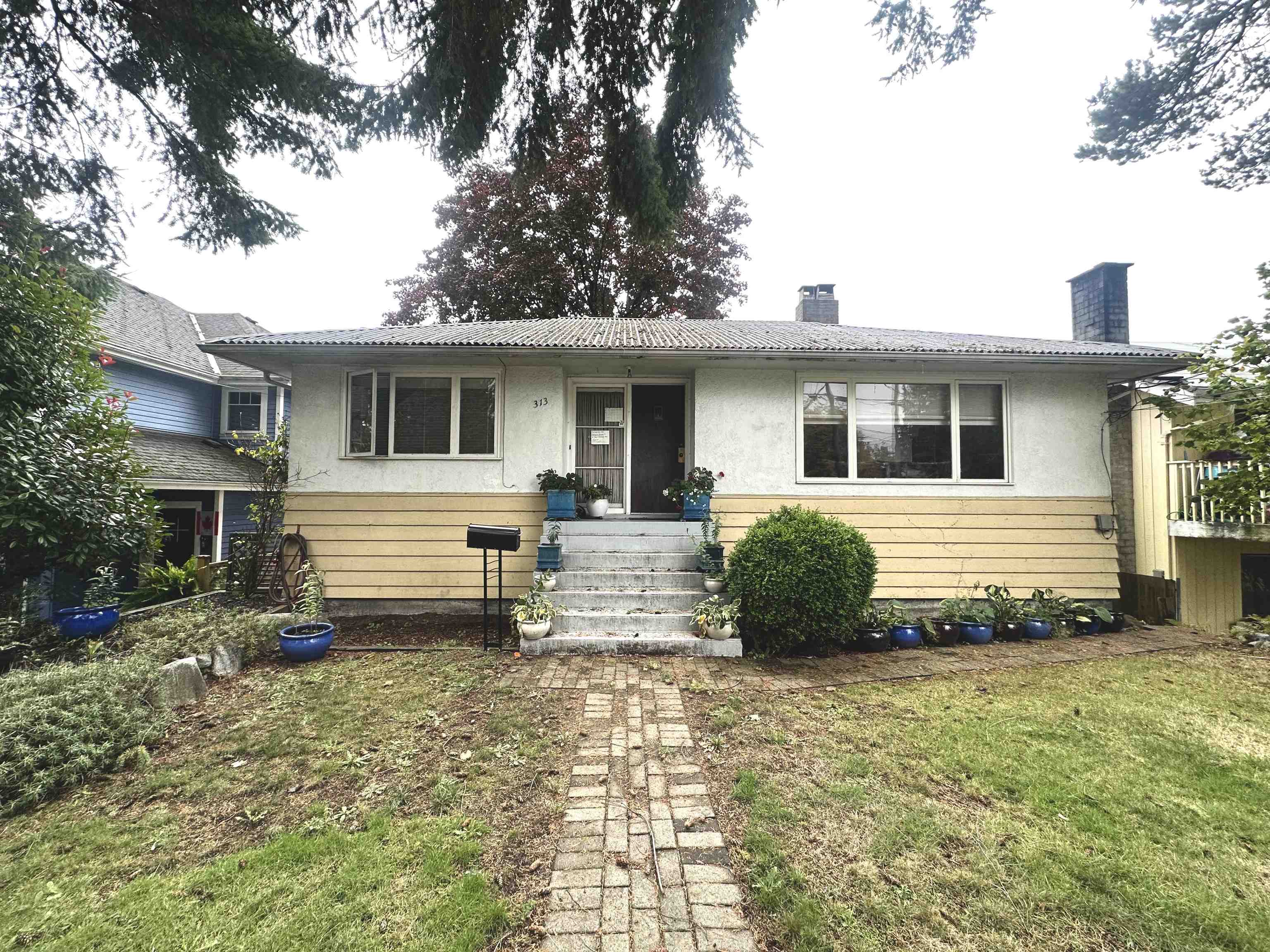 313 13th Street East, North Vancouver, BC V7L 2L9