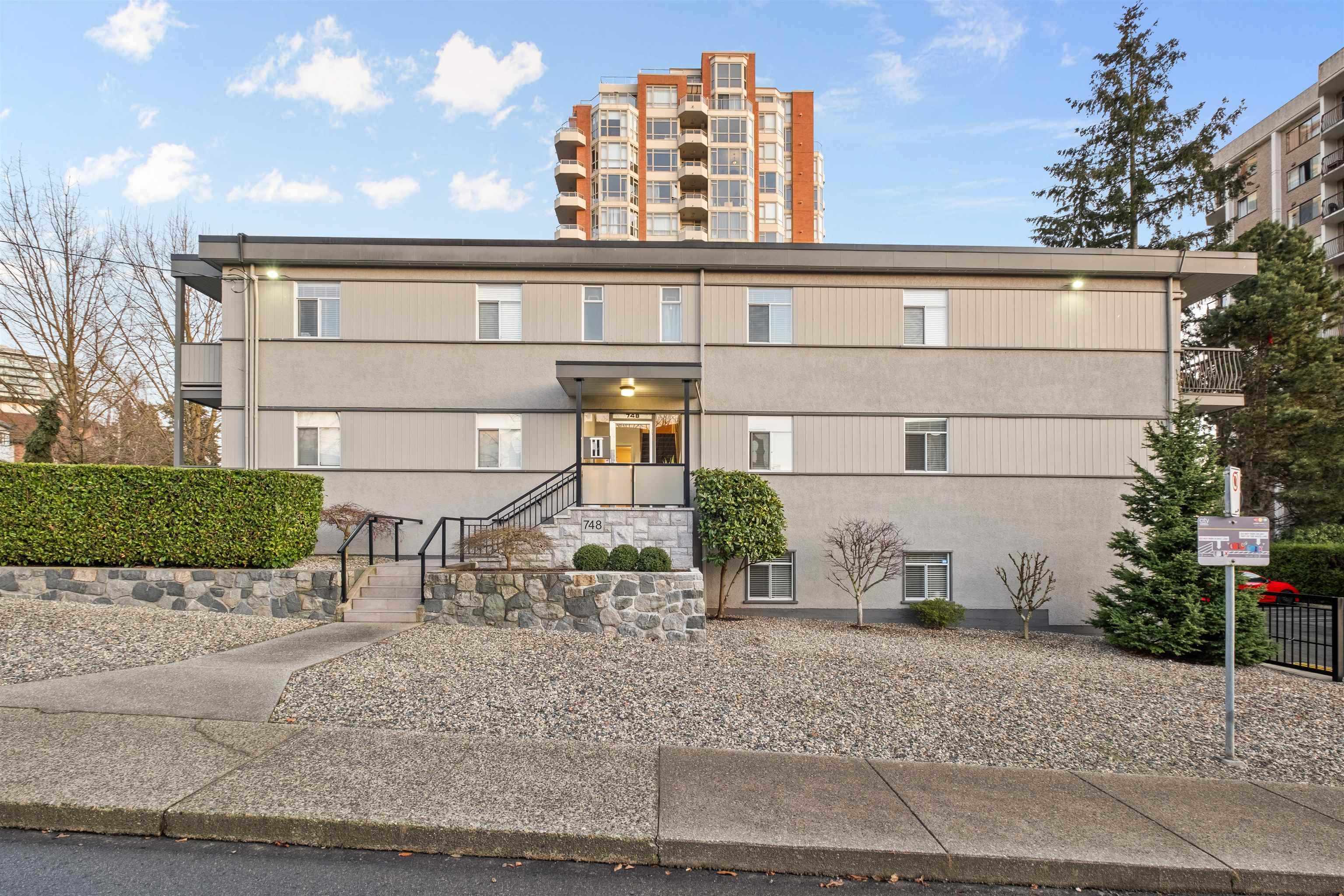 748 Chesterfield Avenue, North Vancouver, BC V7M 2M6
