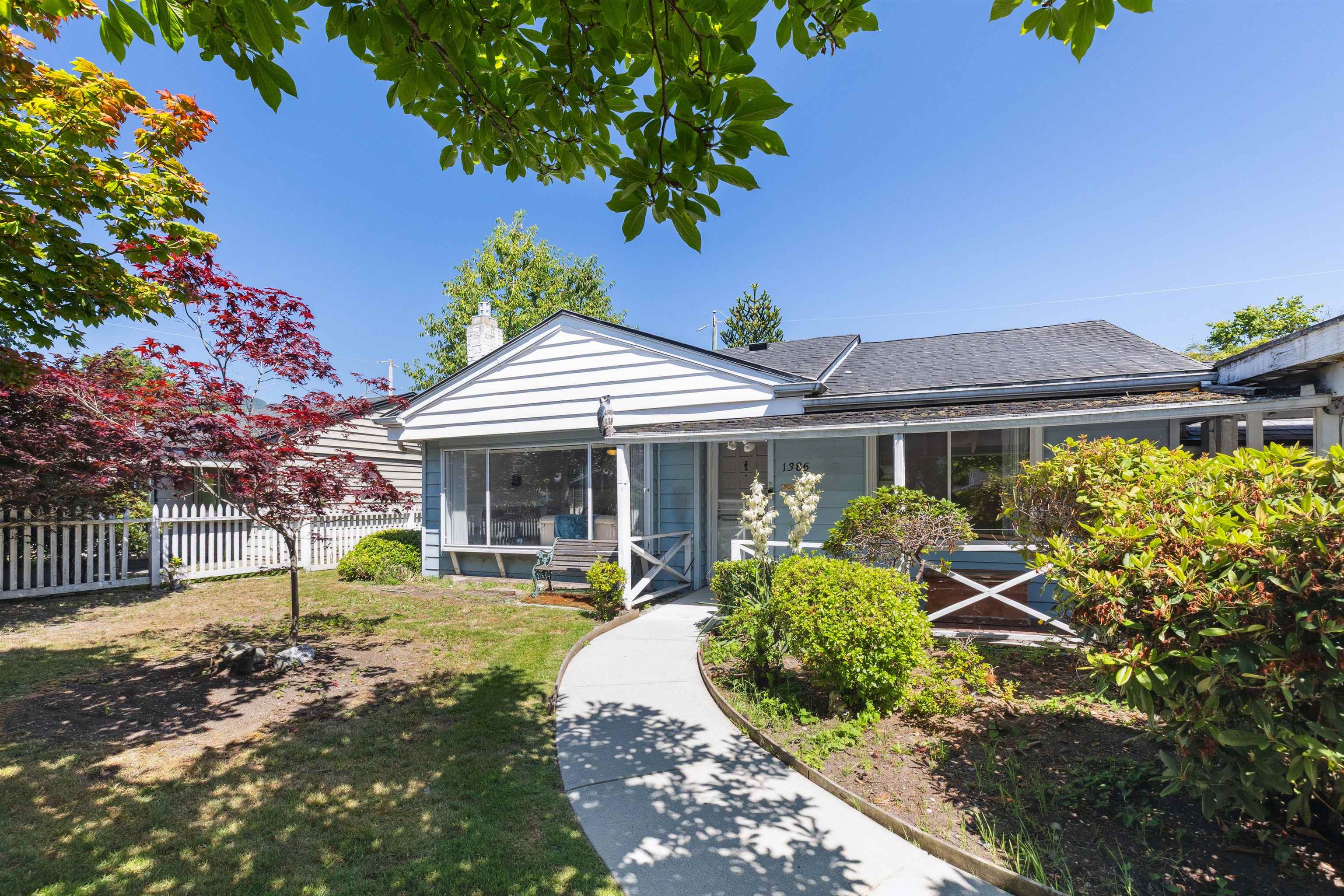 1386 Tatlow Avenue, North Vancouver, BC V7P 2Z6