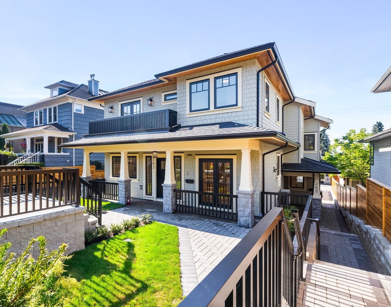 265 6th Street West, North Vancouver, BC V7M 1K7