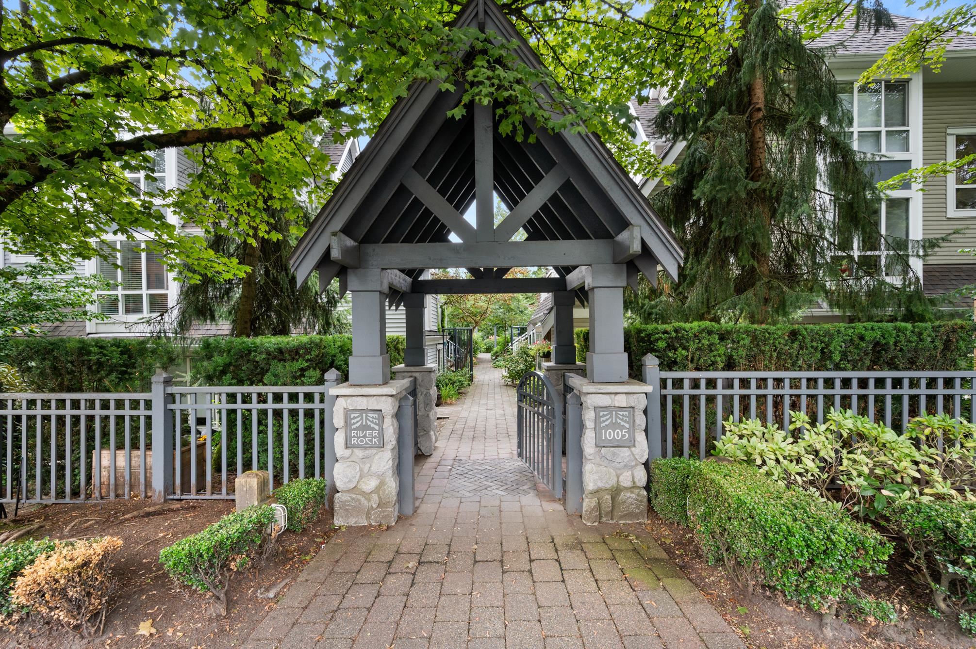 1005 Lynn Valley Road #15, North Vancouver, BC V7J 1Z6