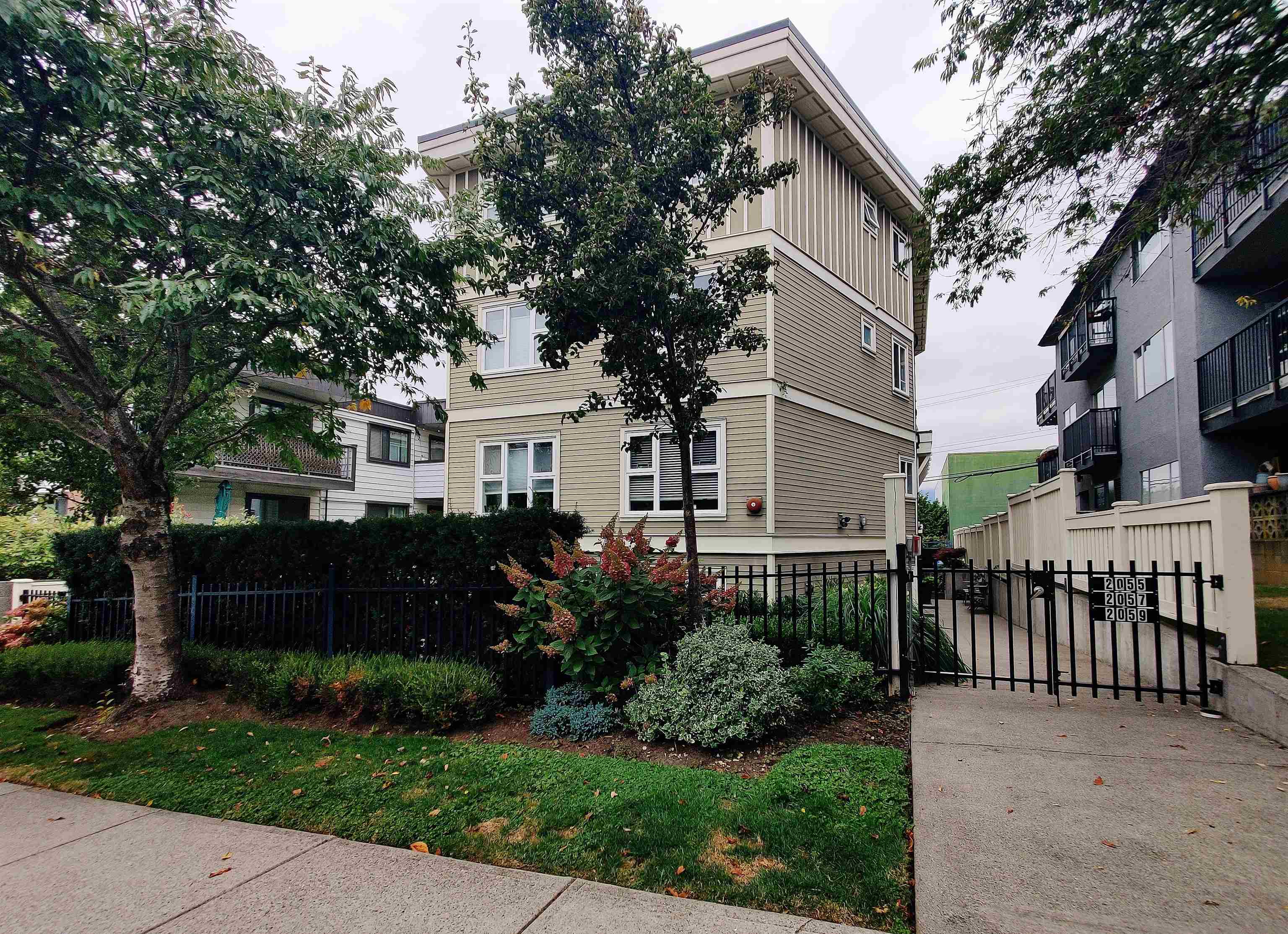 2055 Triumph Street, Vancouver, BC V5L 1K7