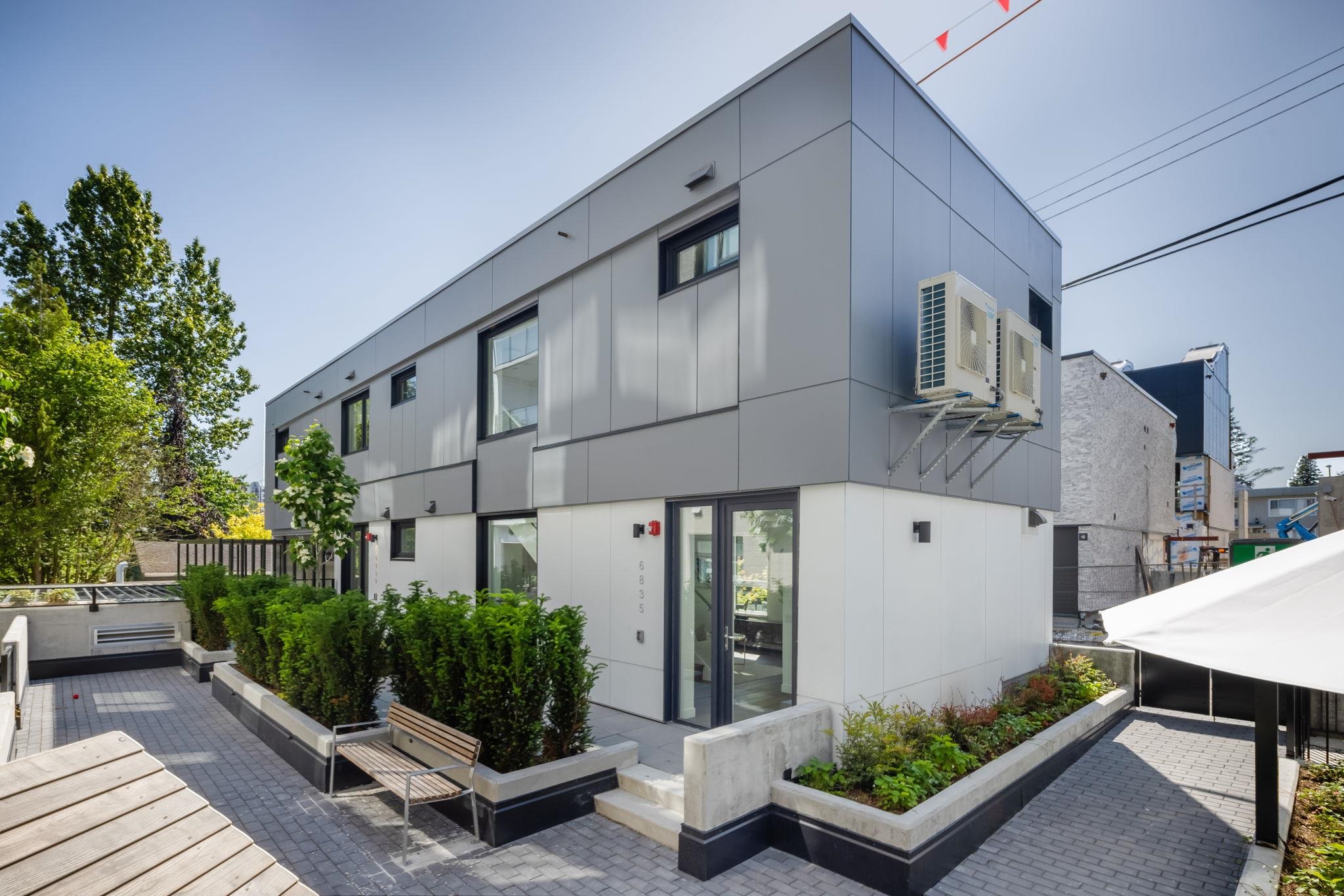 6835 Cambie St, Vancouver, BC V6P 0M4